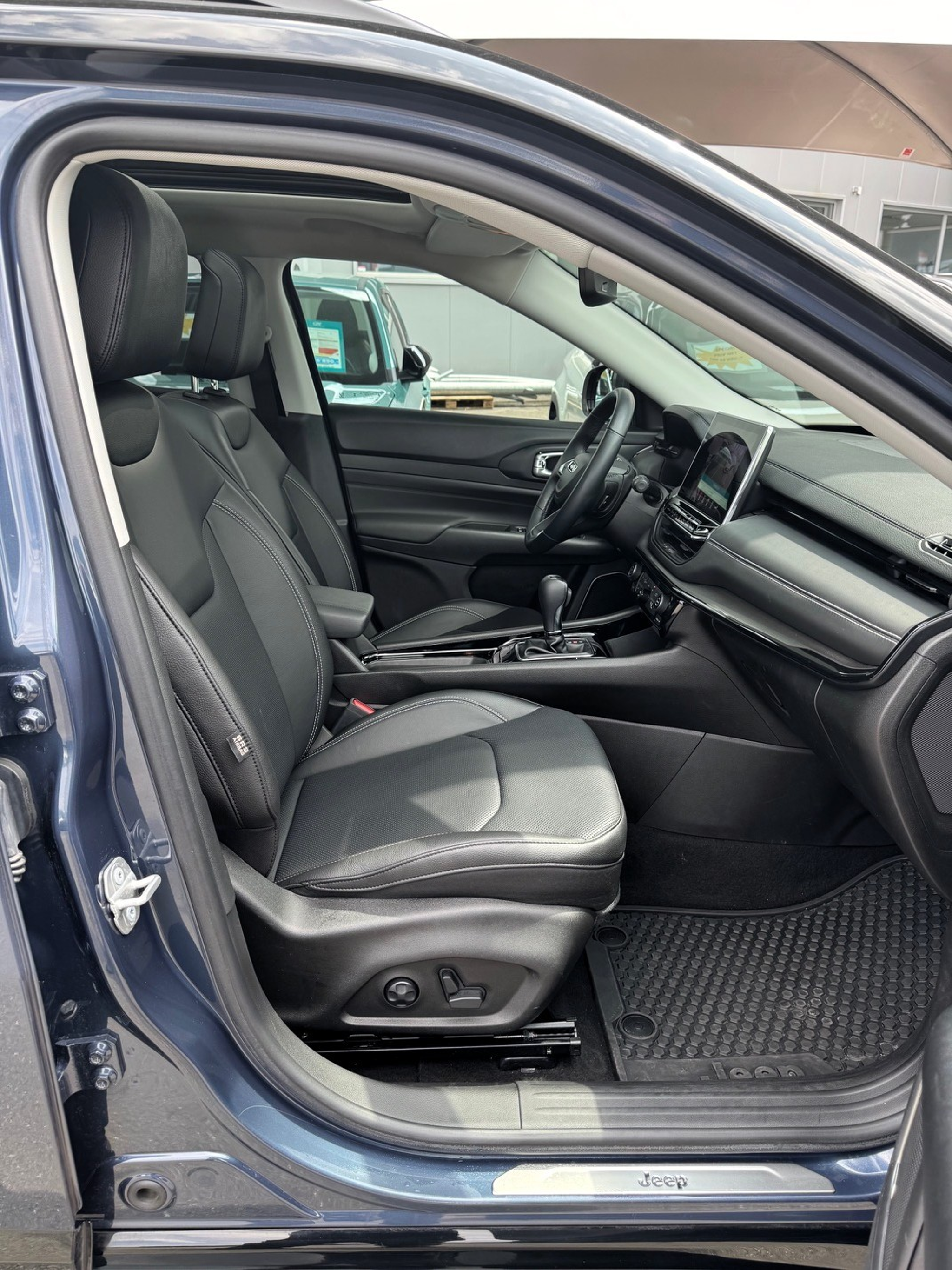 listing desktop thumbnail image 15