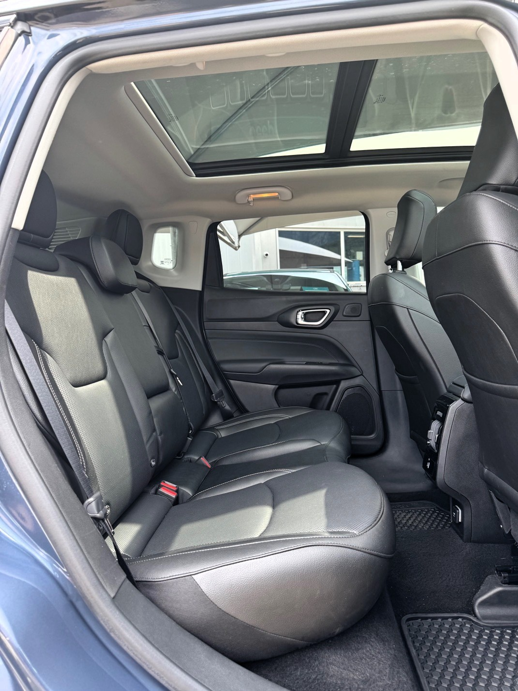 listing desktop thumbnail image 18