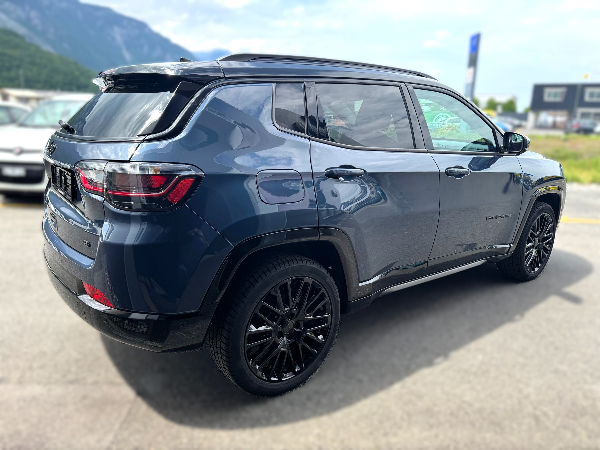 listing desktop thumbnail image 5