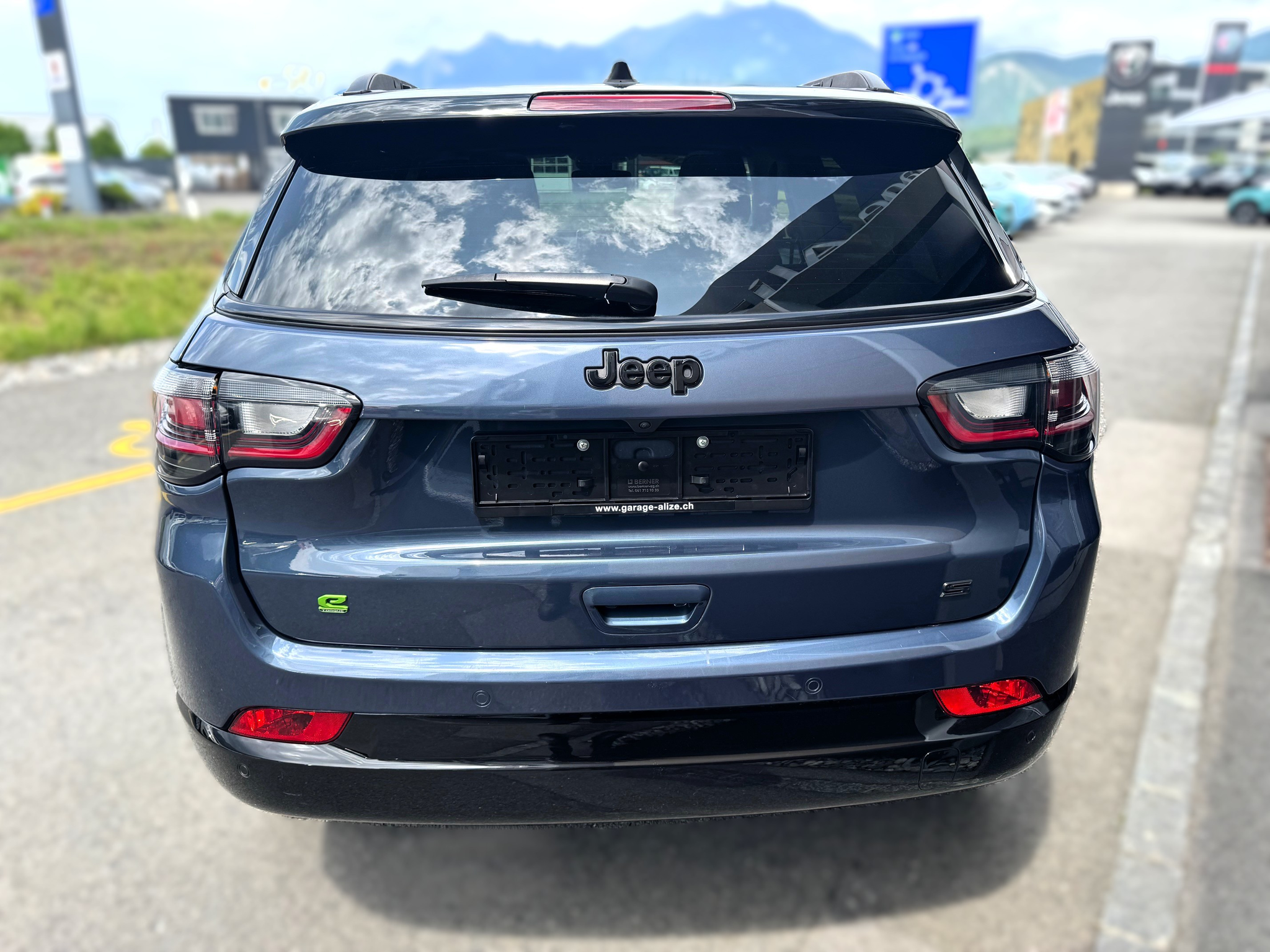 listing desktop thumbnail image 4