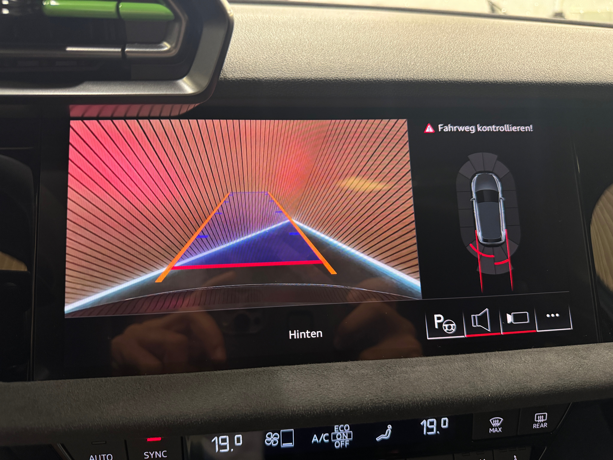 listing desktop thumbnail image 25