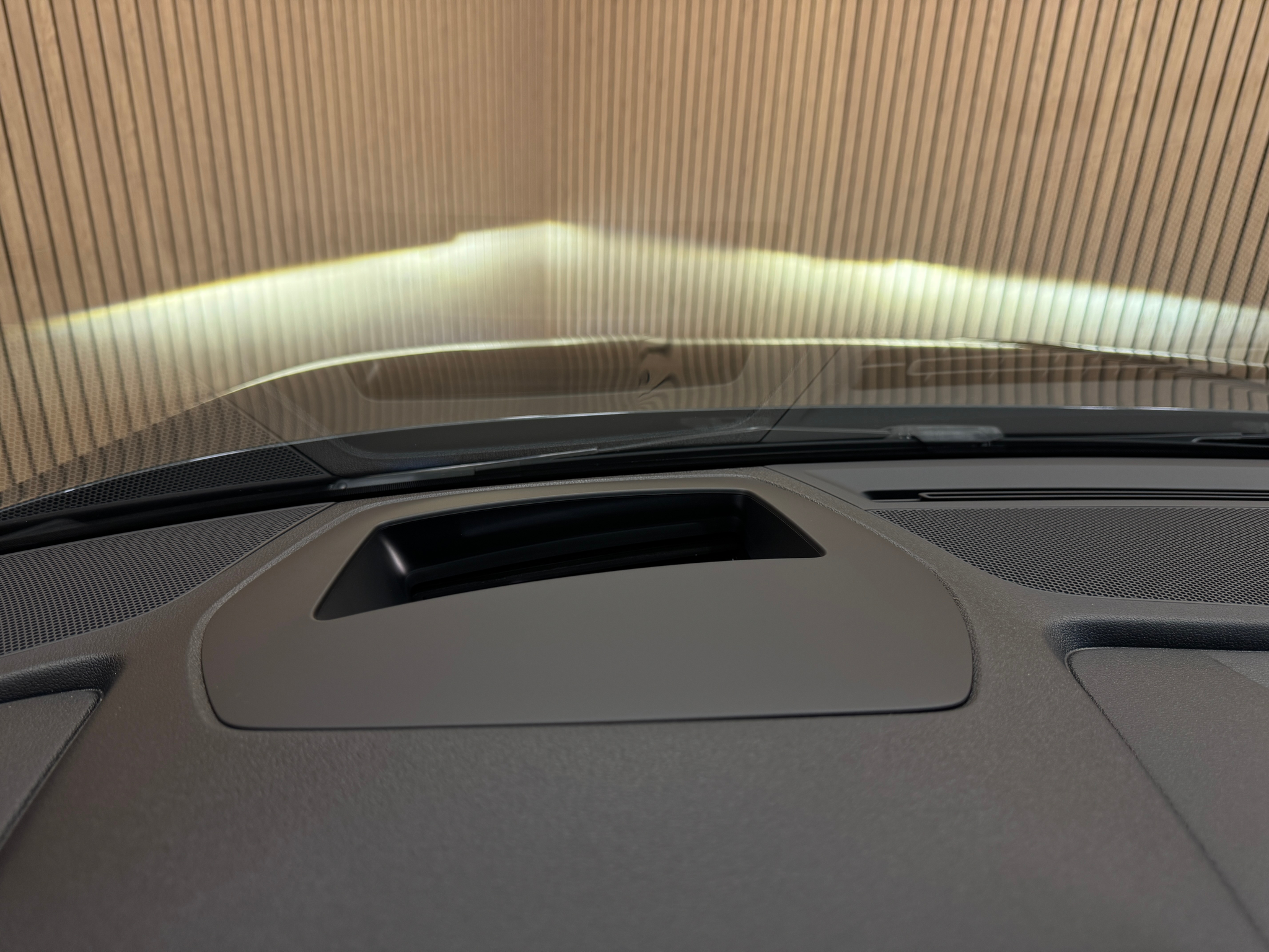 listing desktop thumbnail image 18