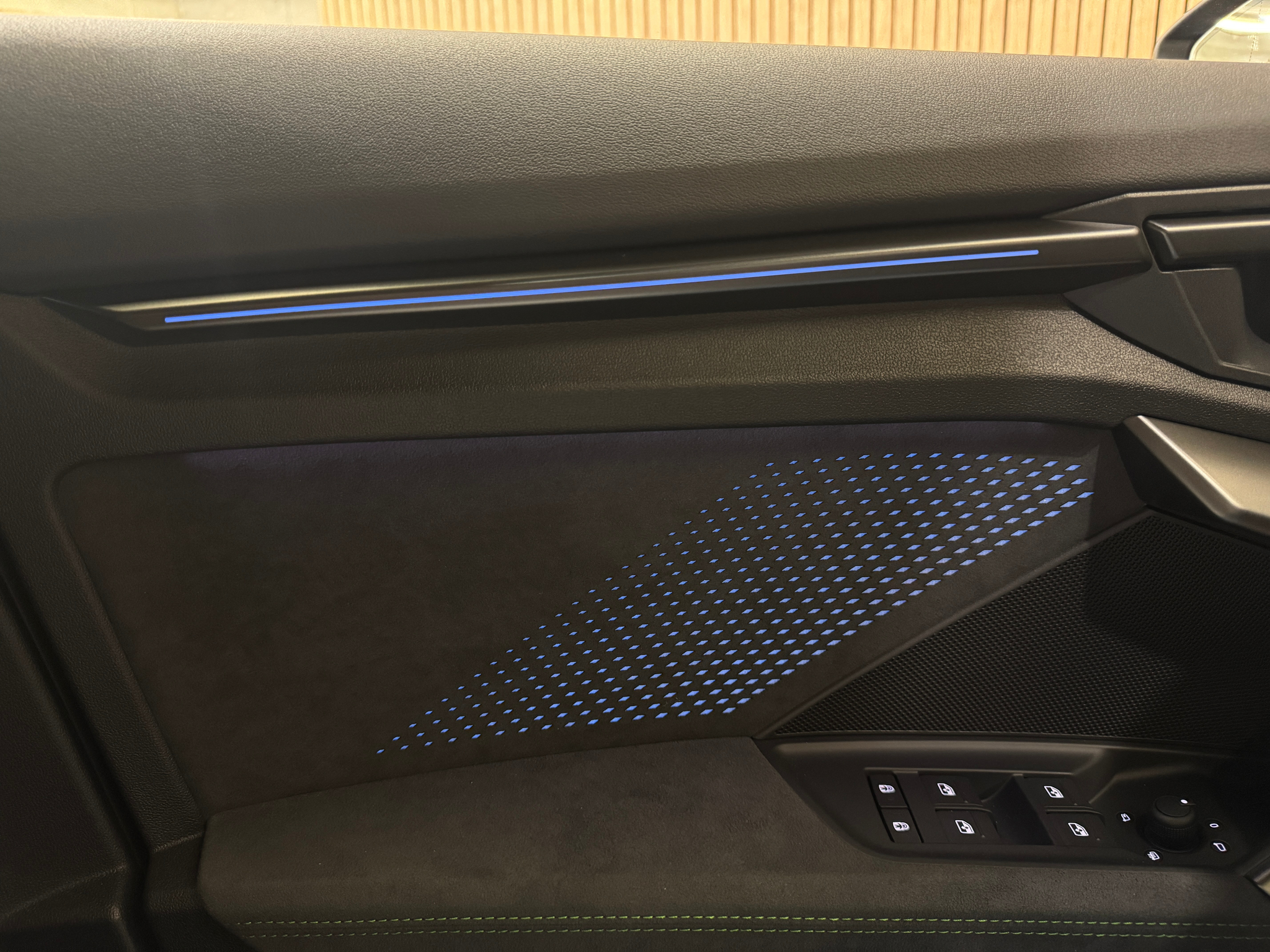 listing desktop thumbnail image 21