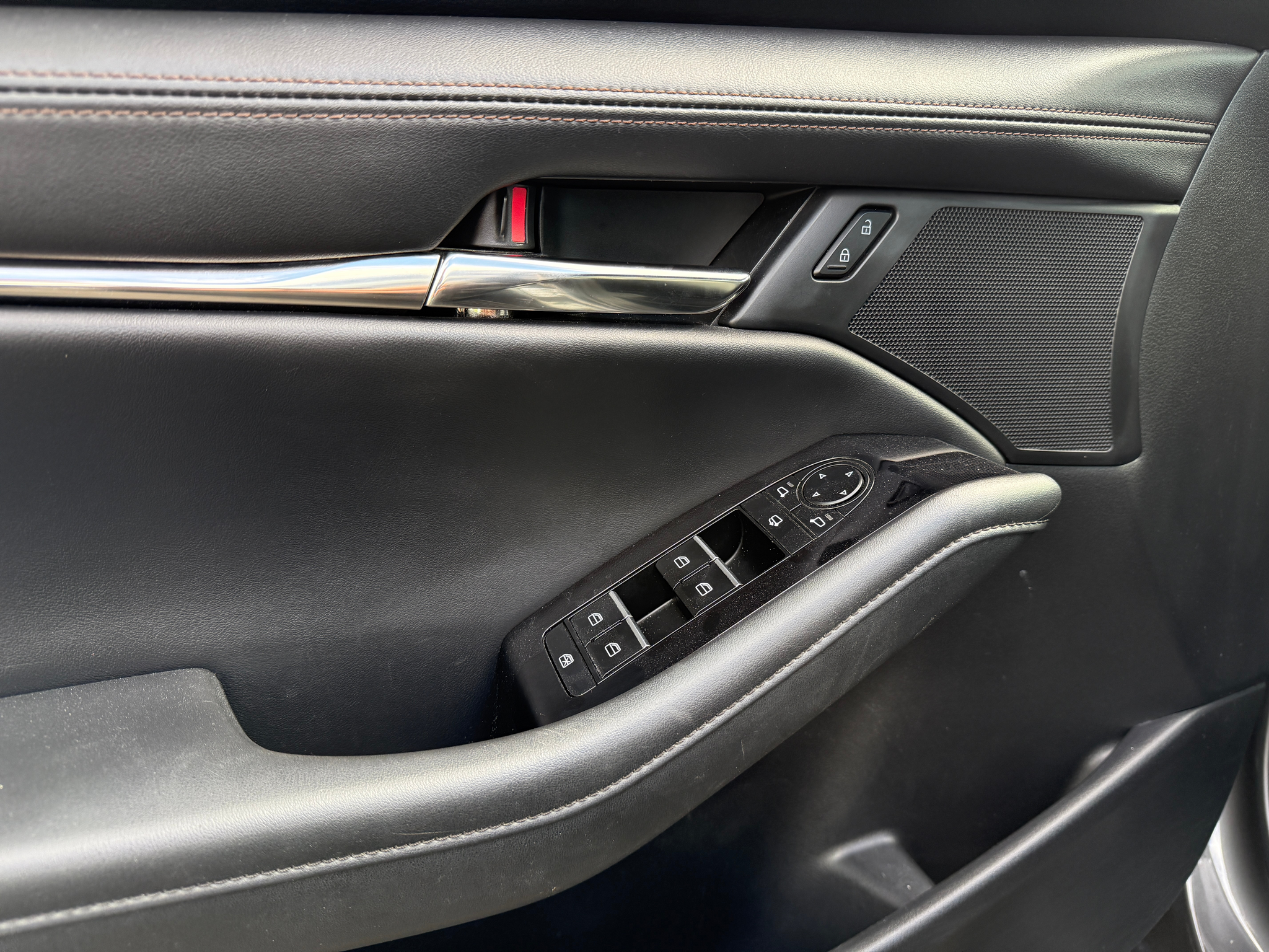 listing desktop thumbnail image 5