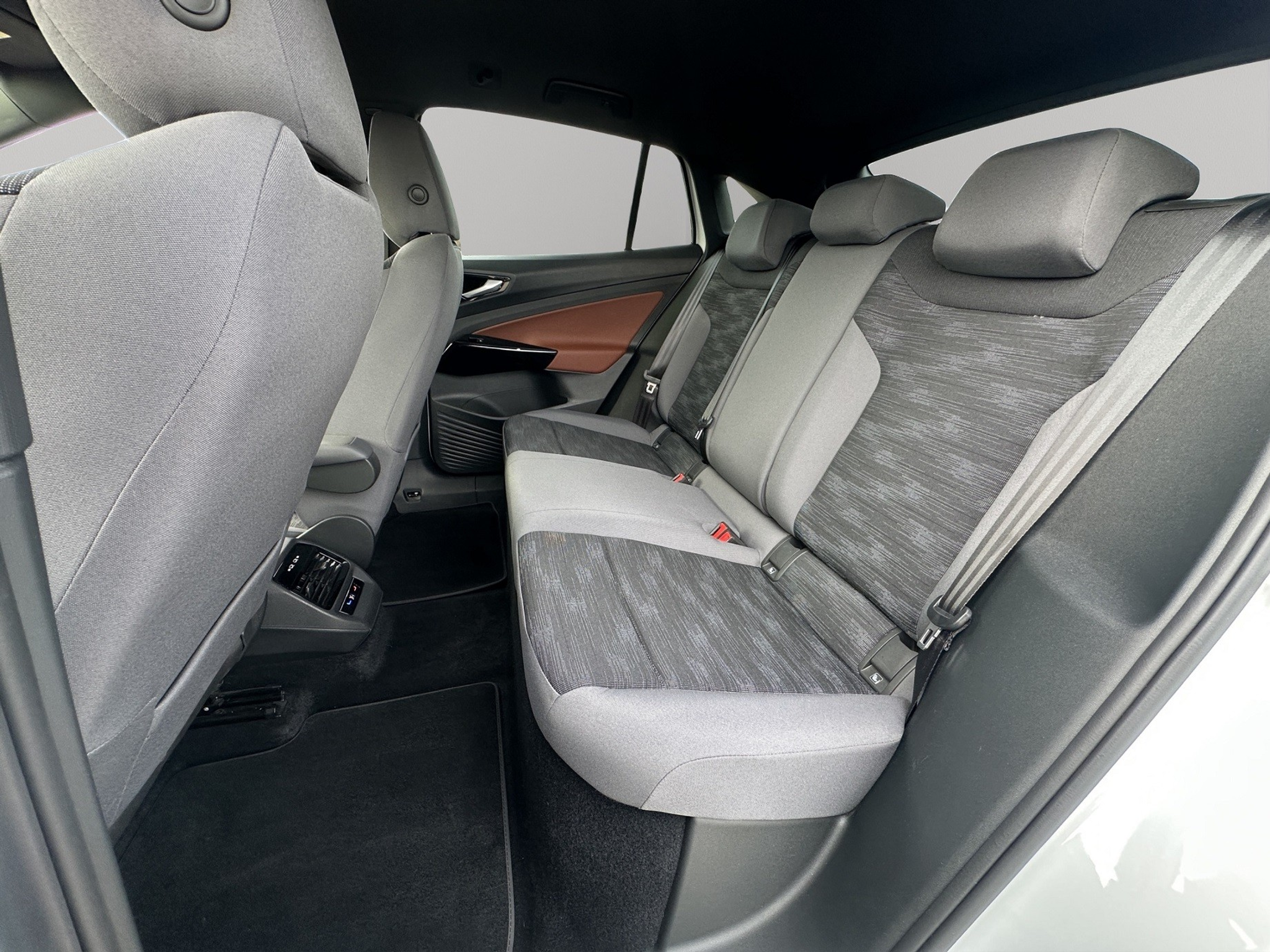 listing desktop thumbnail image 10