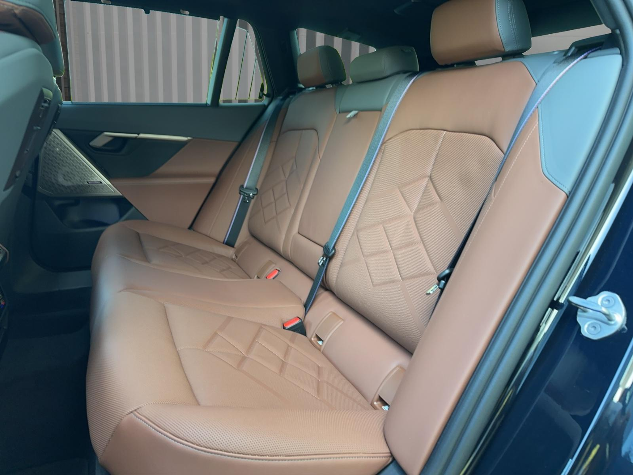 listing desktop thumbnail image 17