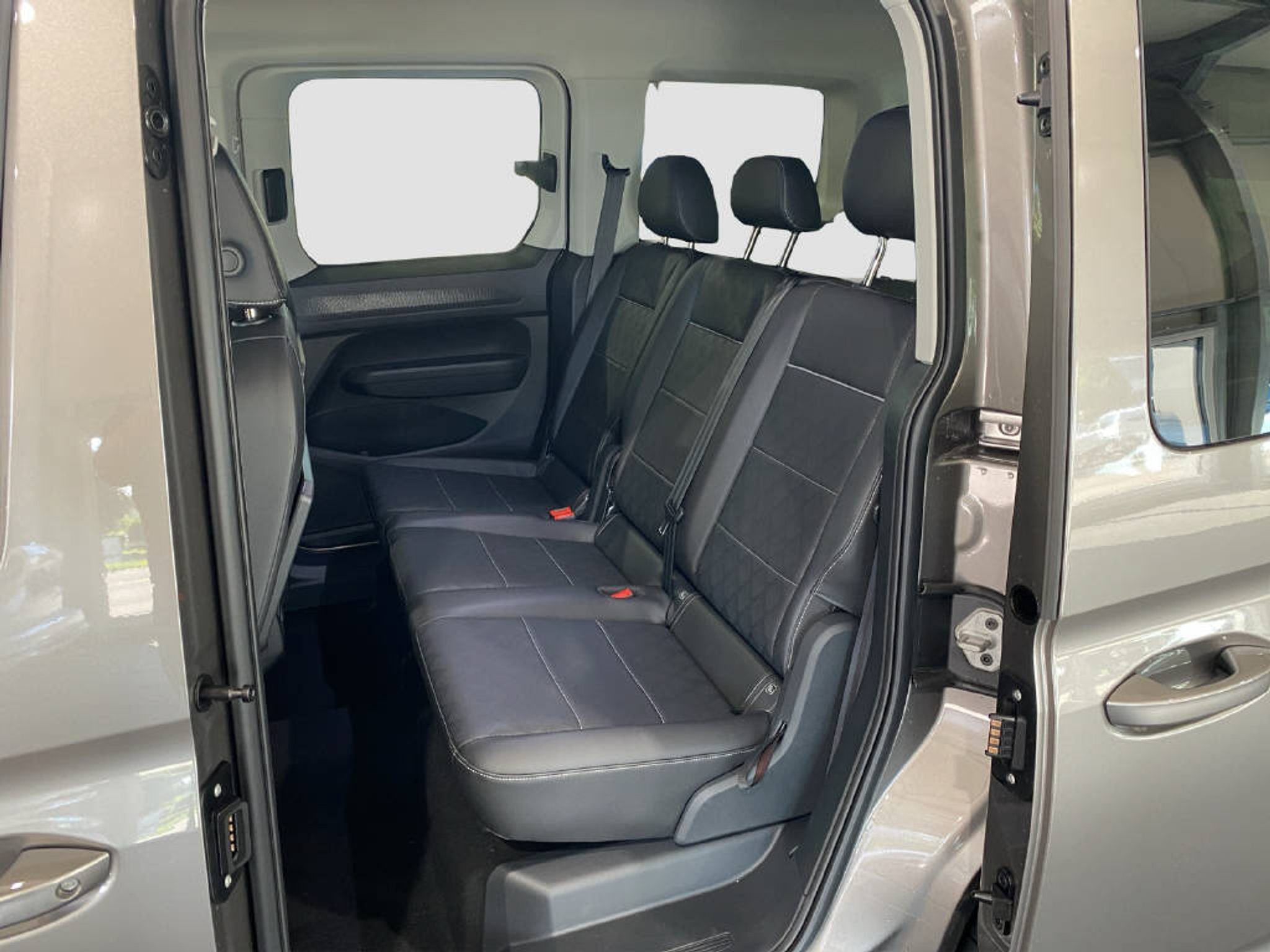 listing desktop thumbnail image 12