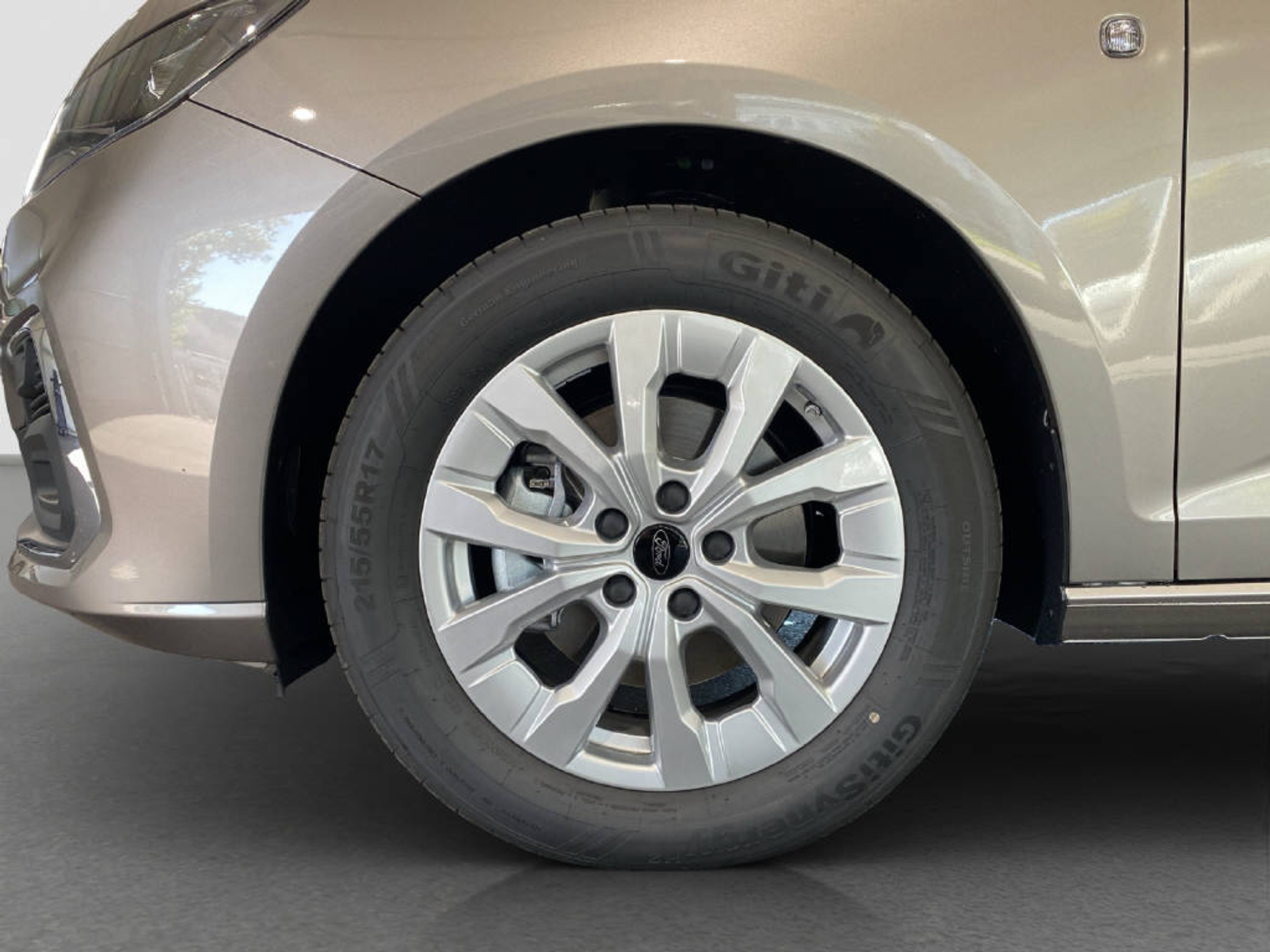 listing desktop thumbnail image 15