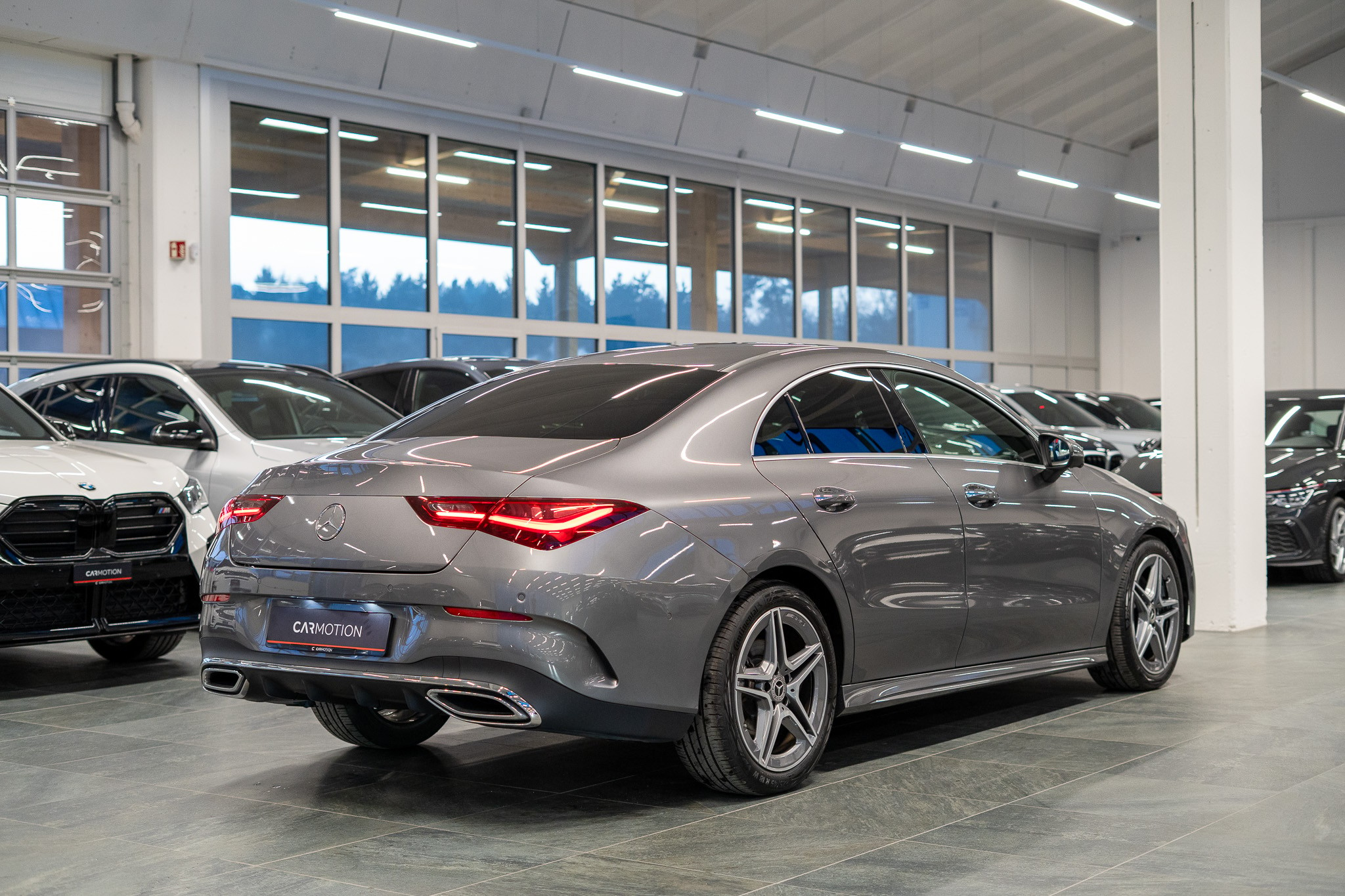 listing desktop thumbnail image 3