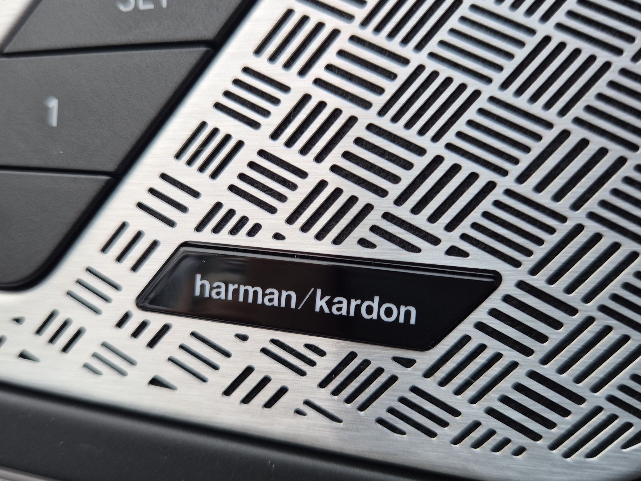 listing desktop thumbnail image 14