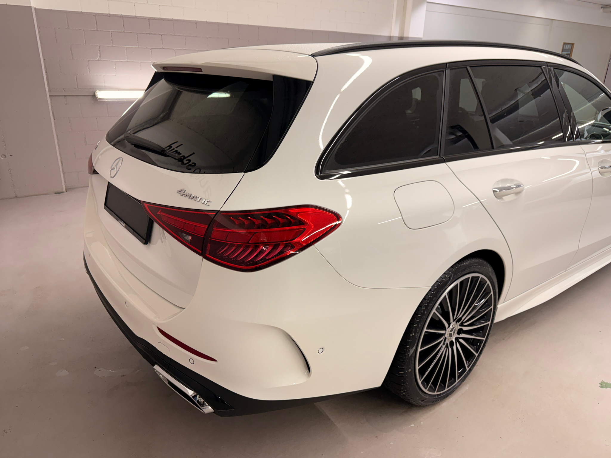 listing desktop thumbnail image 4