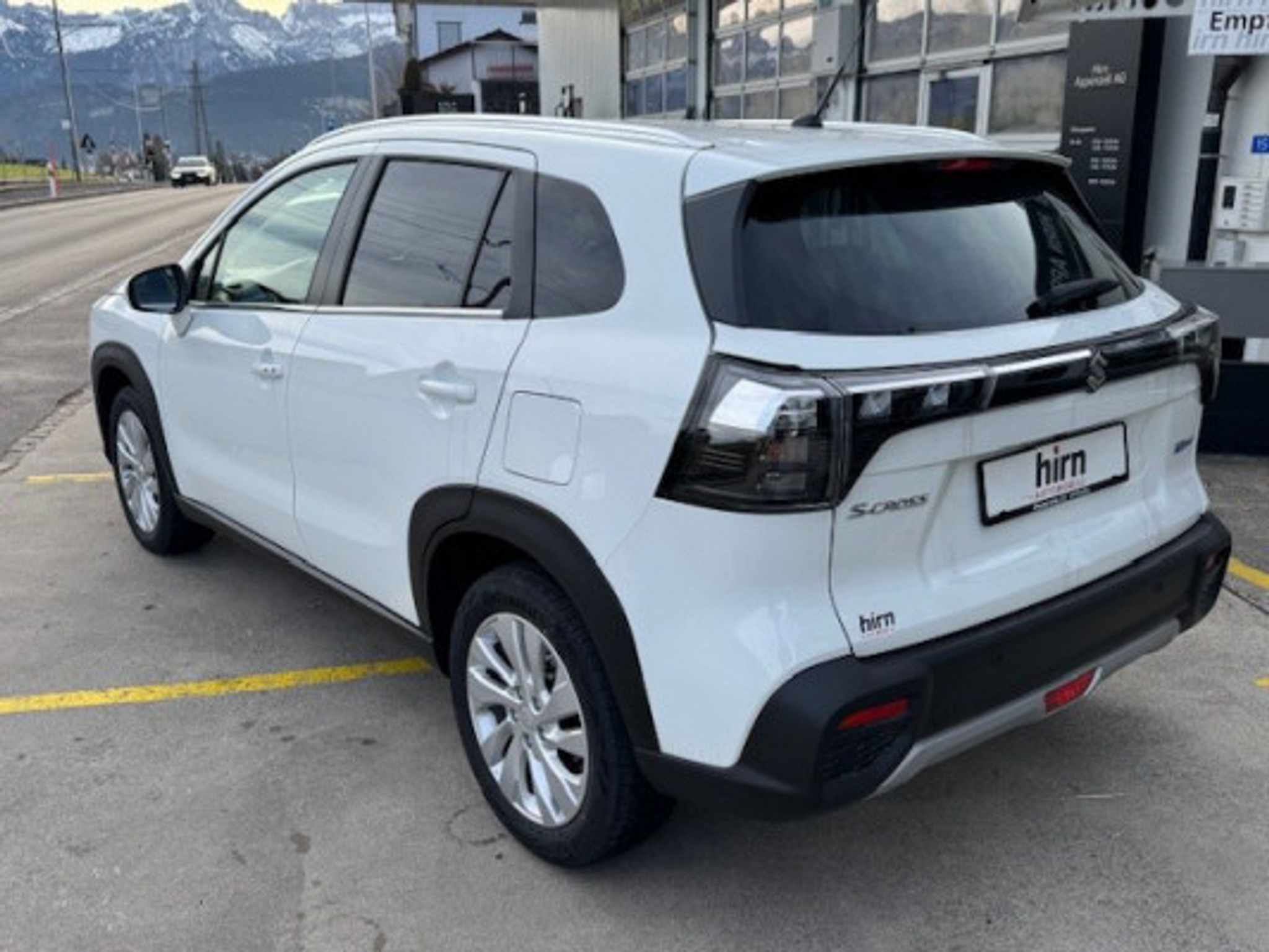 listing desktop thumbnail image 3