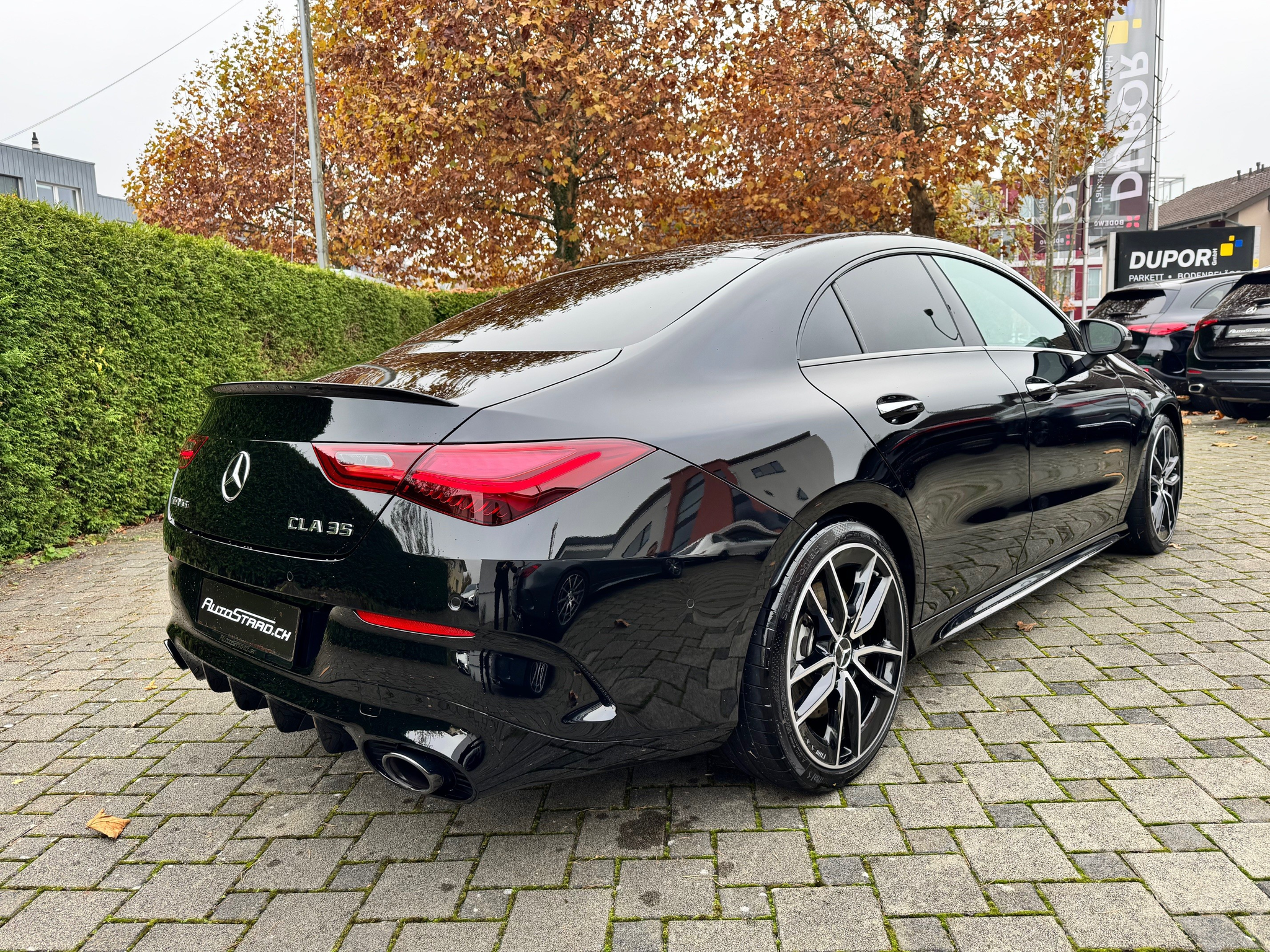 listing desktop thumbnail image 3