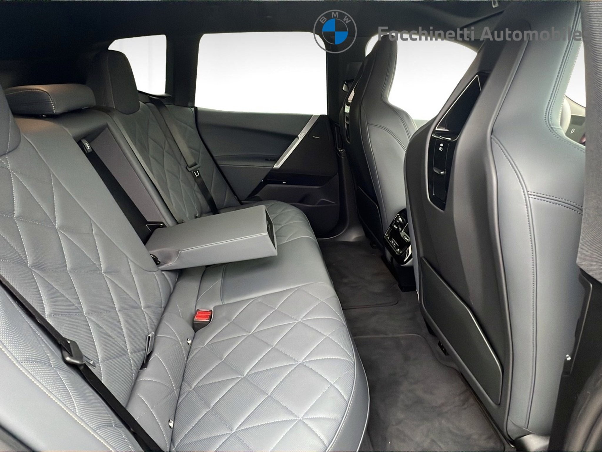 listing desktop thumbnail image 11