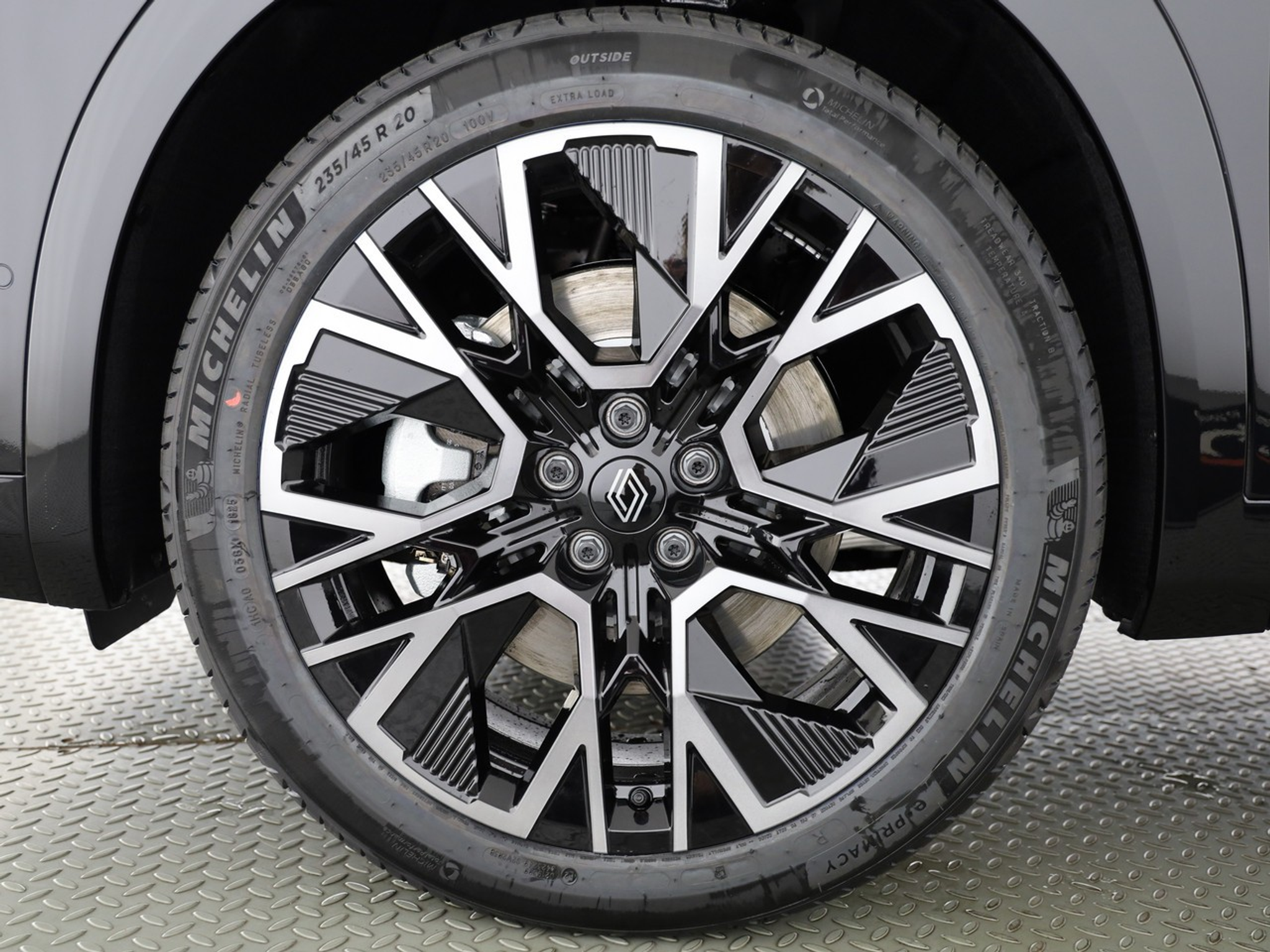 listing desktop thumbnail image 3