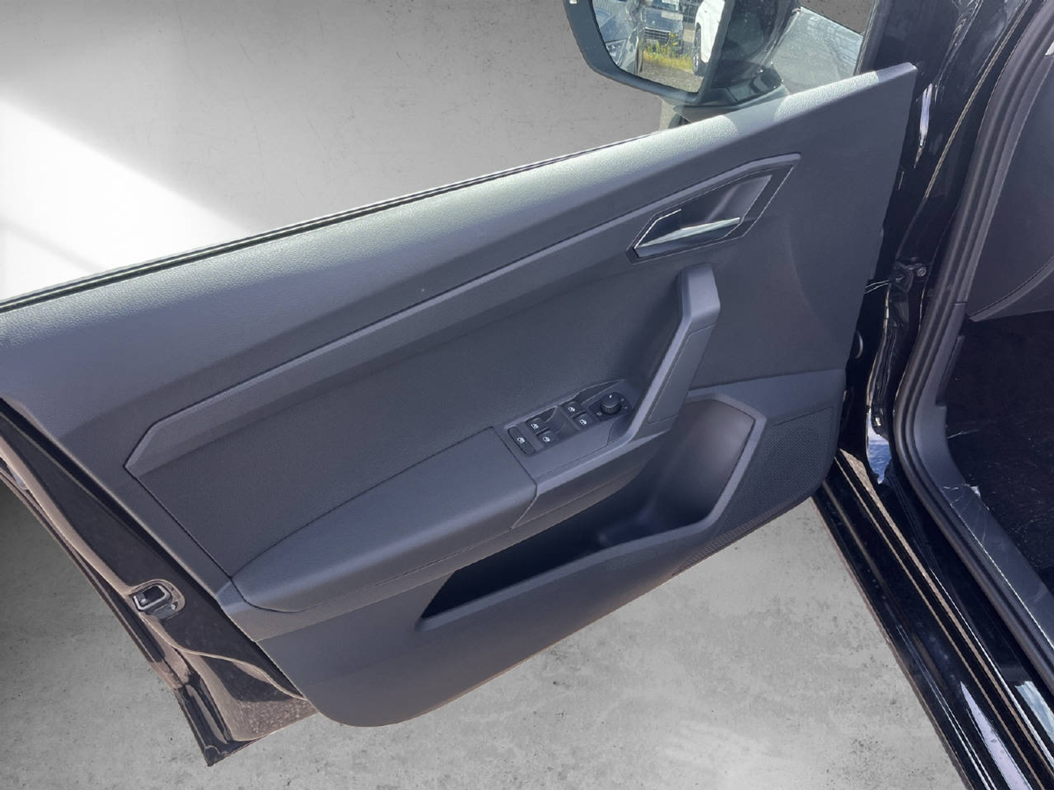 listing desktop thumbnail image 11