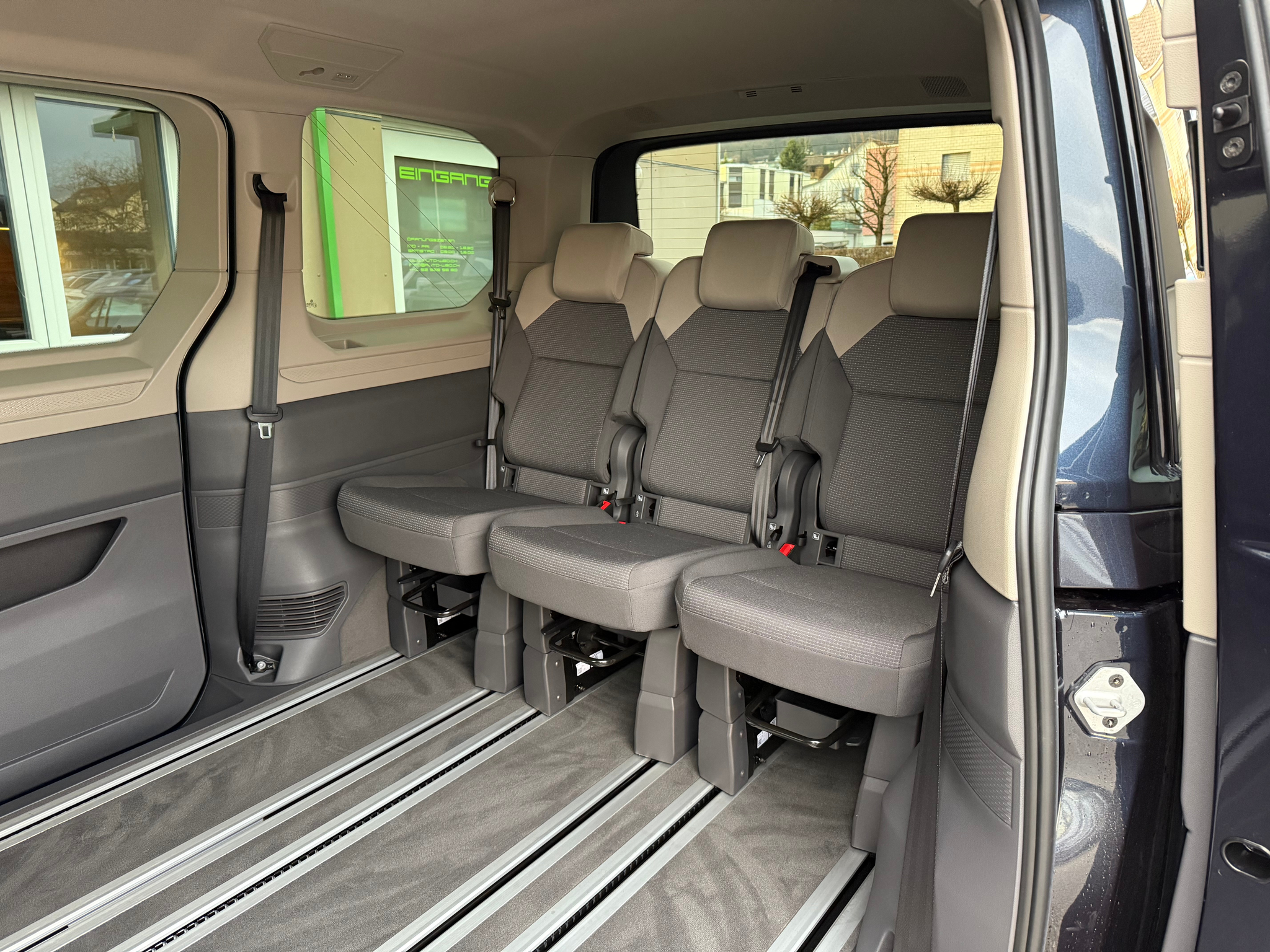 listing desktop thumbnail image 24