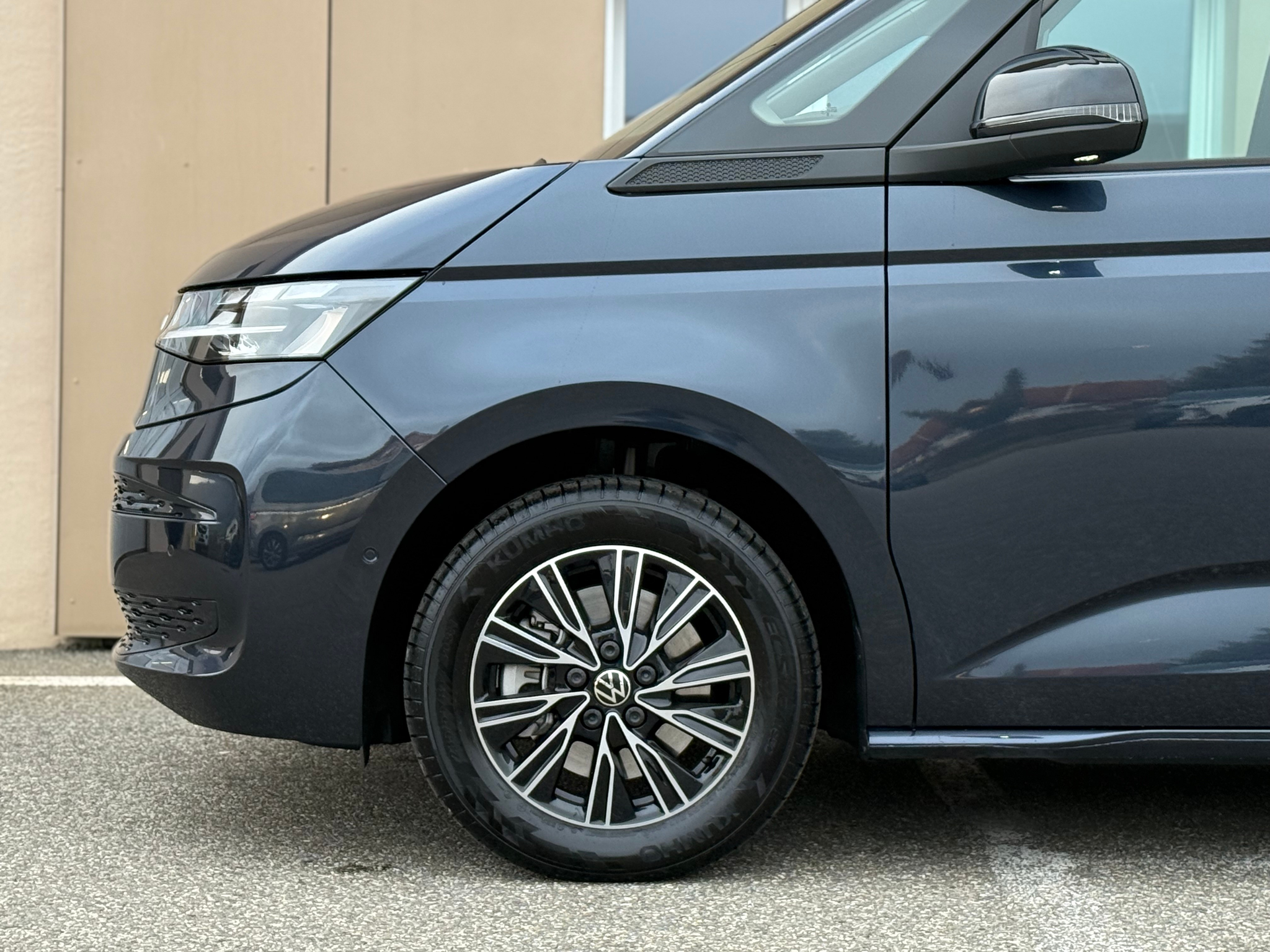 listing desktop thumbnail image 8