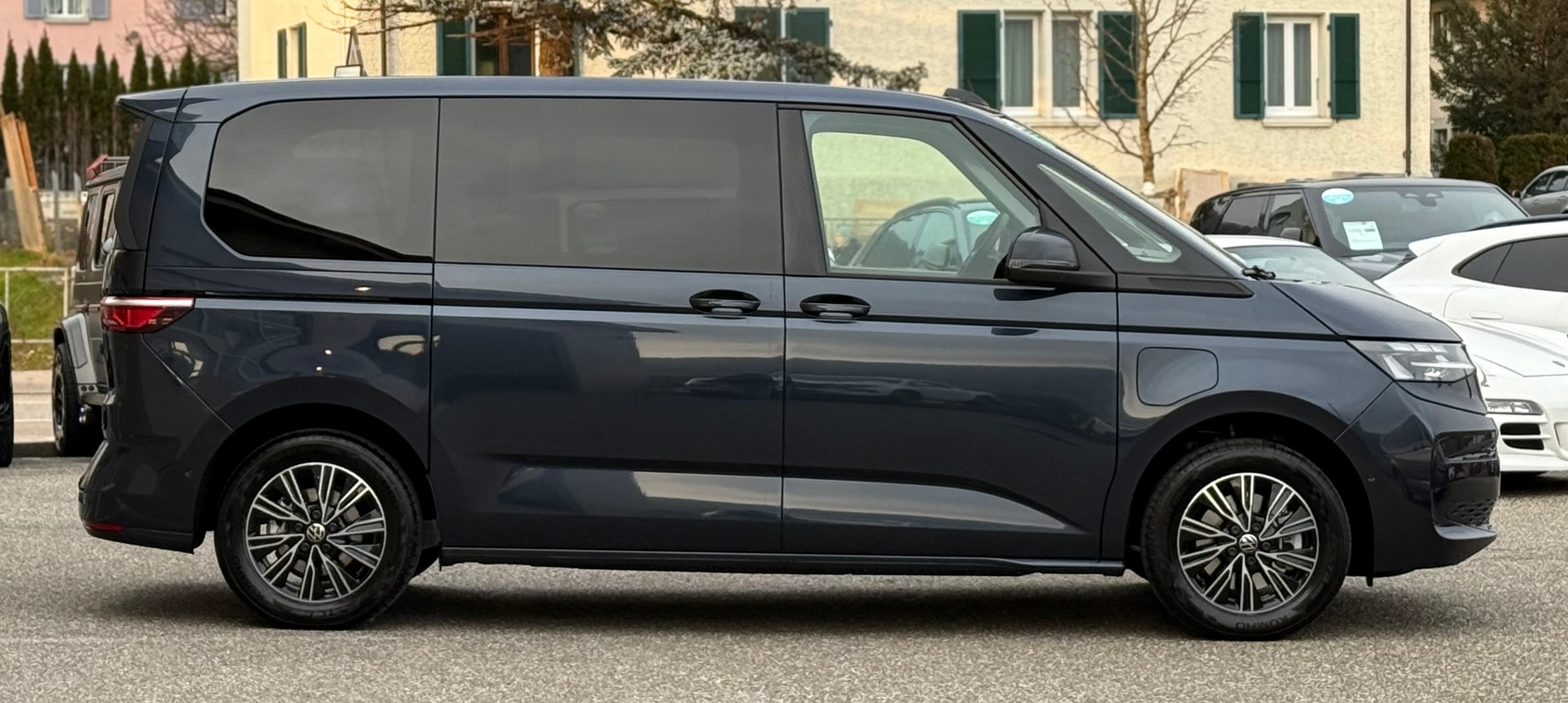 listing desktop thumbnail image 3