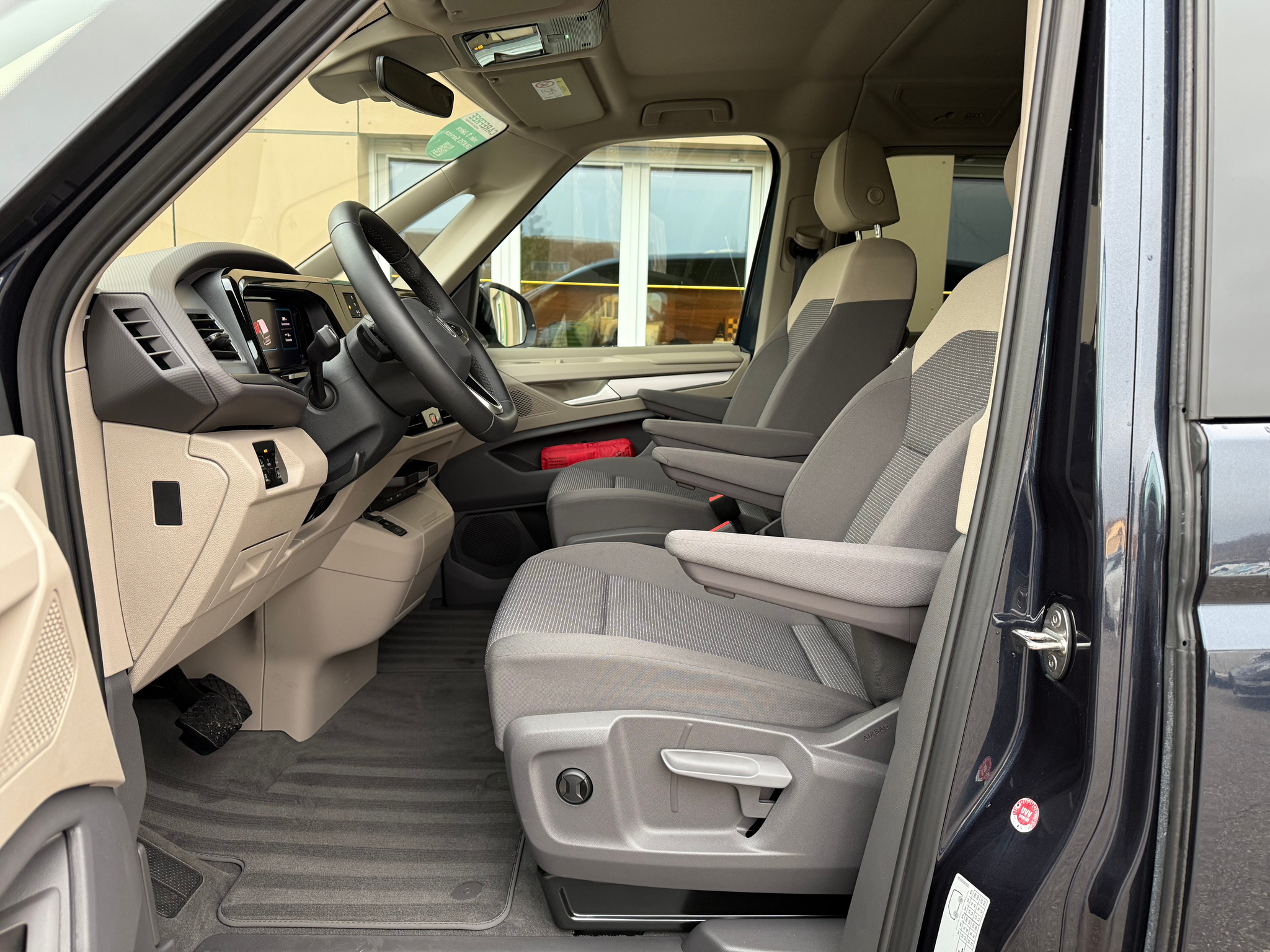 listing desktop thumbnail image 10