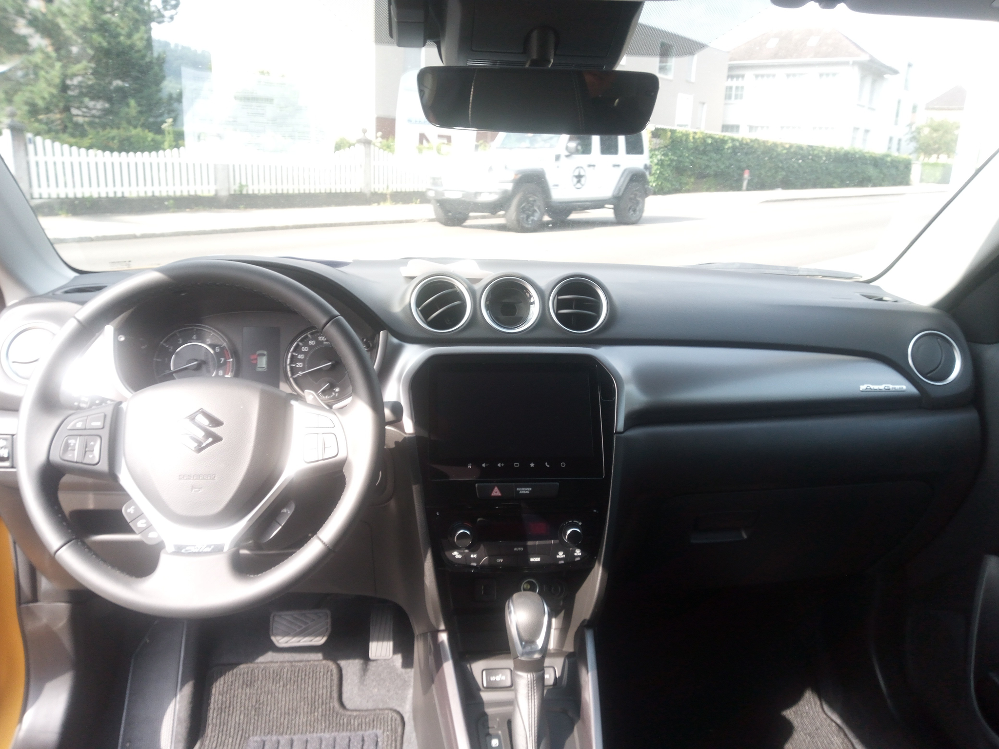 listing desktop thumbnail image 10