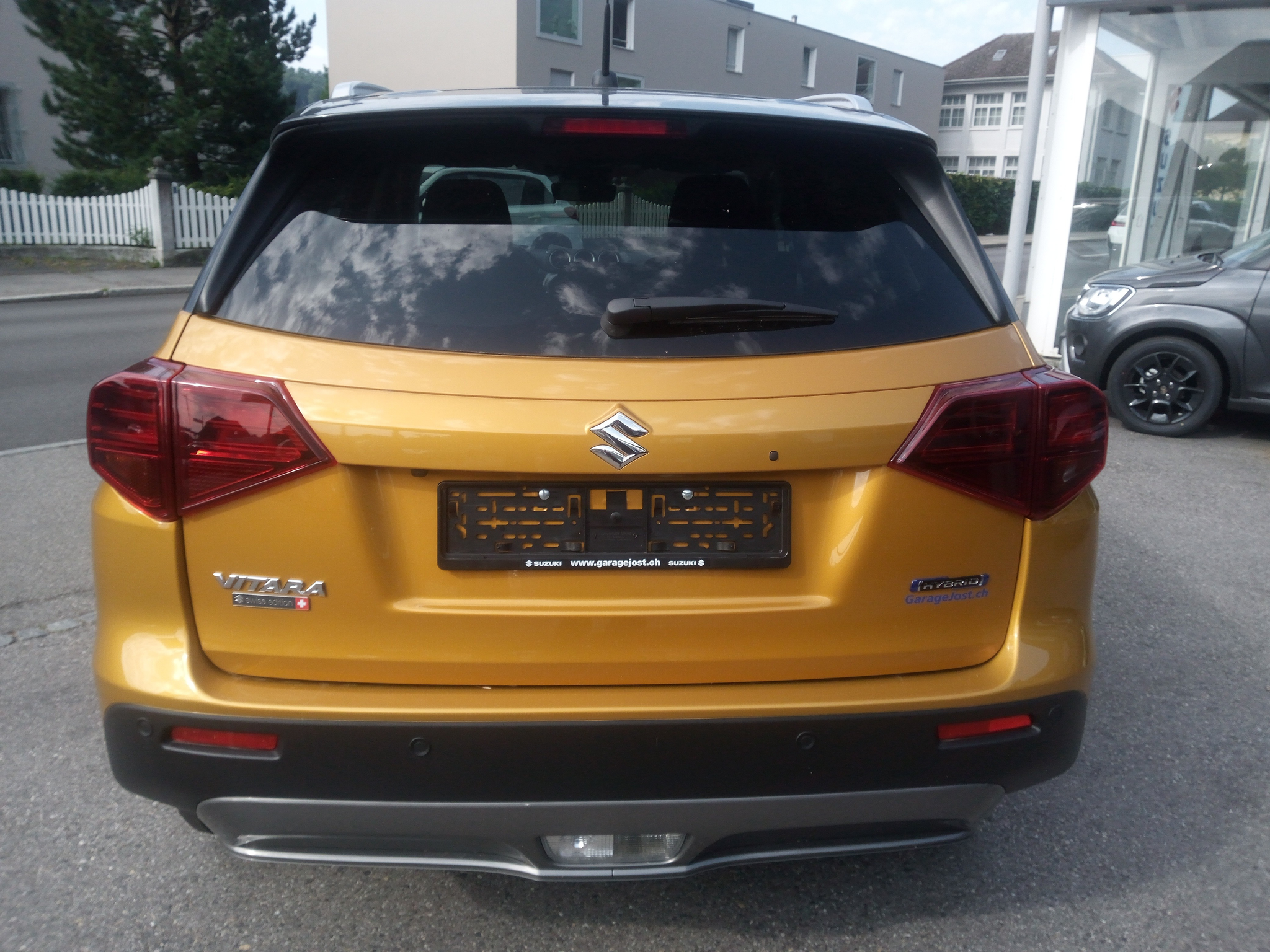 listing desktop thumbnail image 3