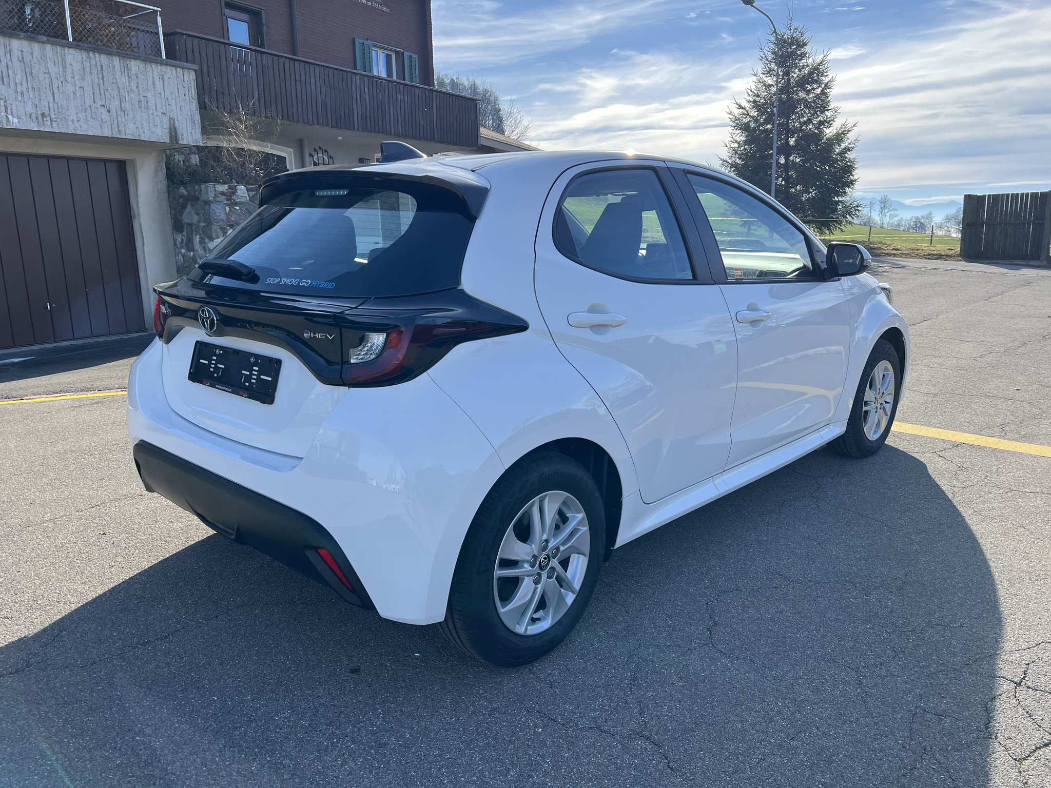 listing desktop thumbnail image 3