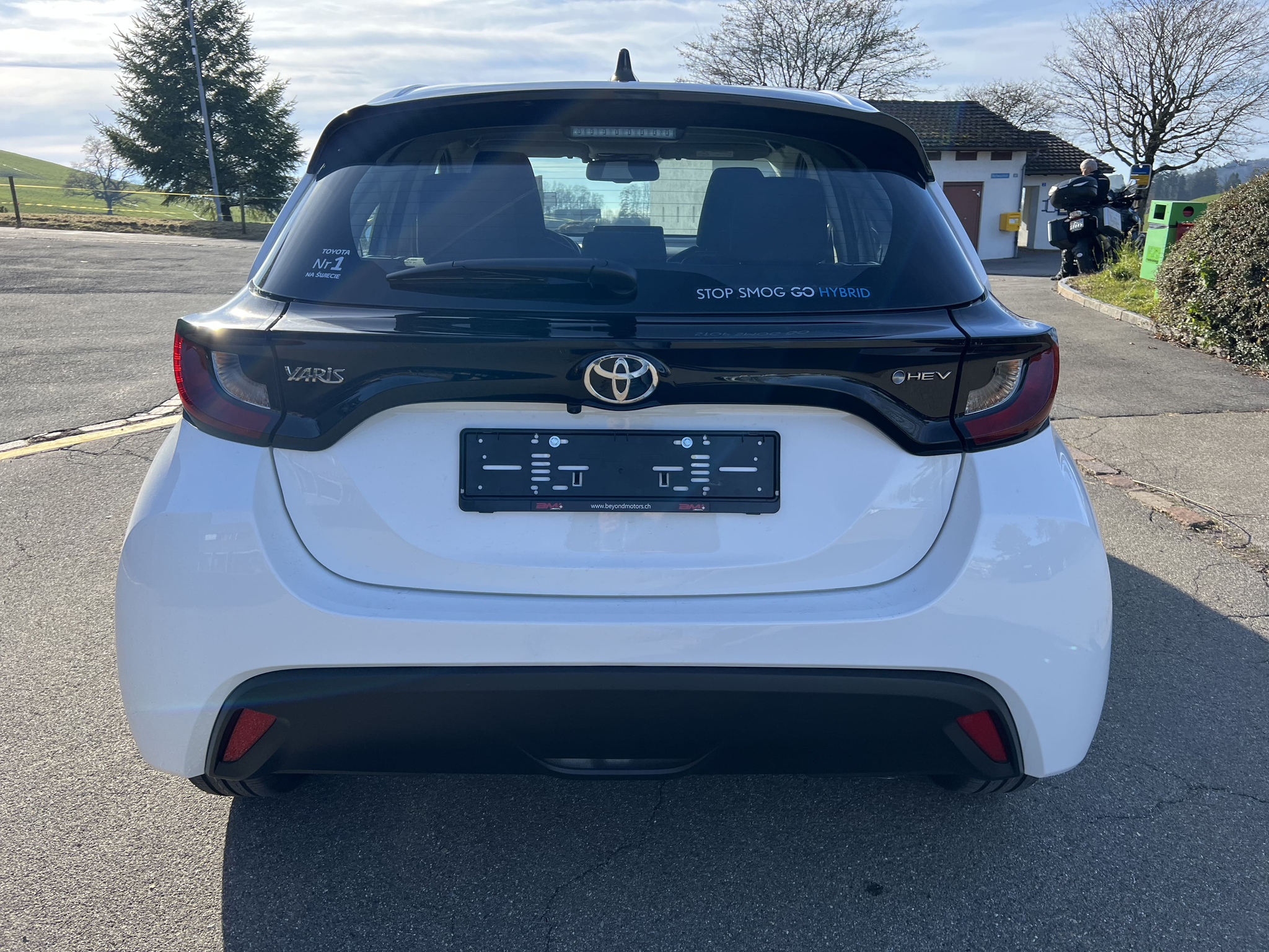 listing desktop thumbnail image 4