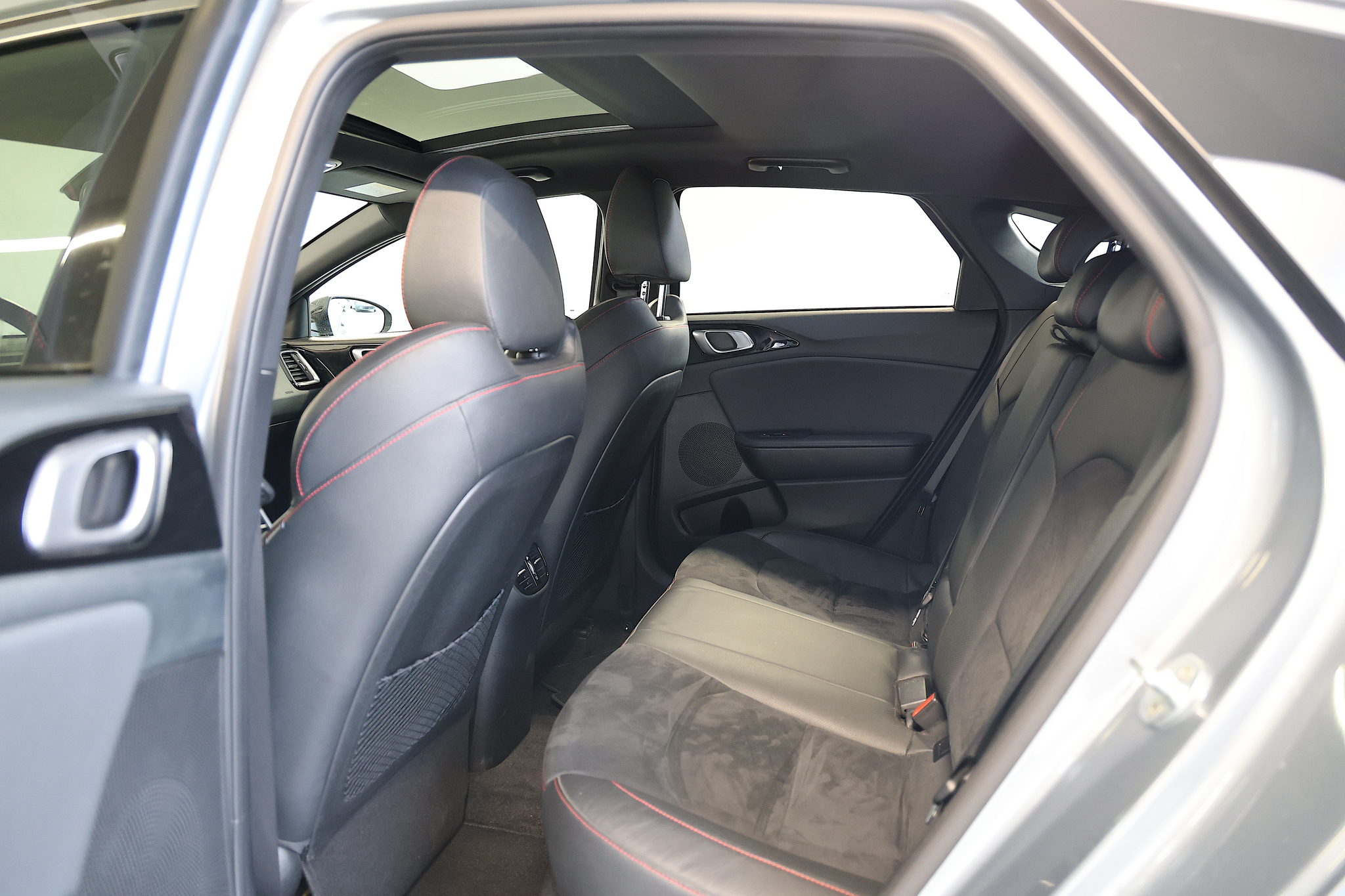 listing desktop thumbnail image 14