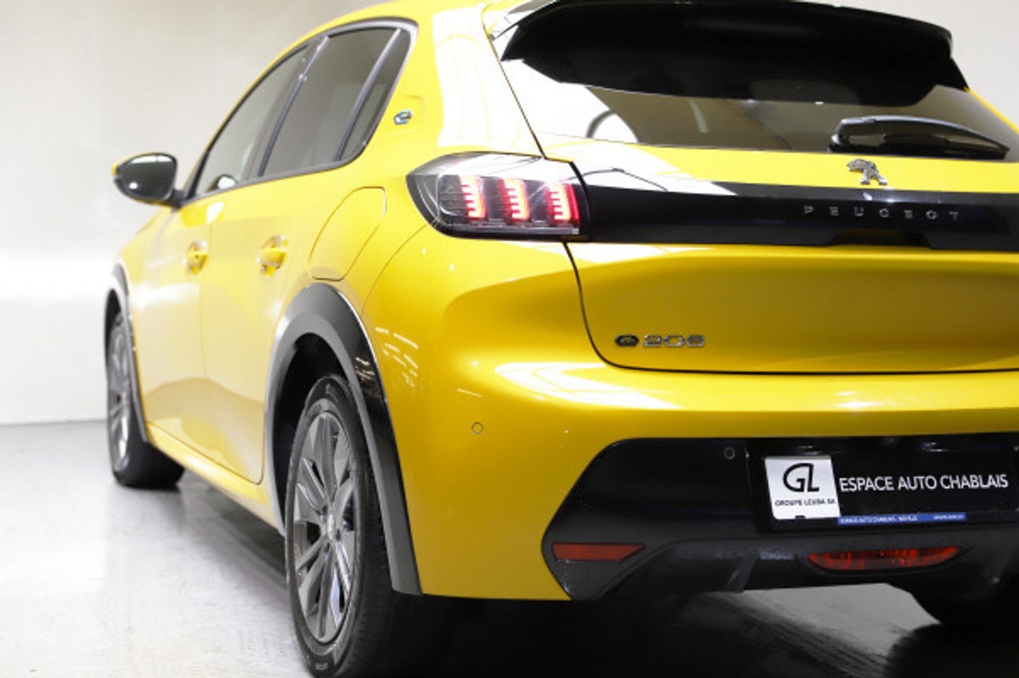 listing desktop thumbnail image 3