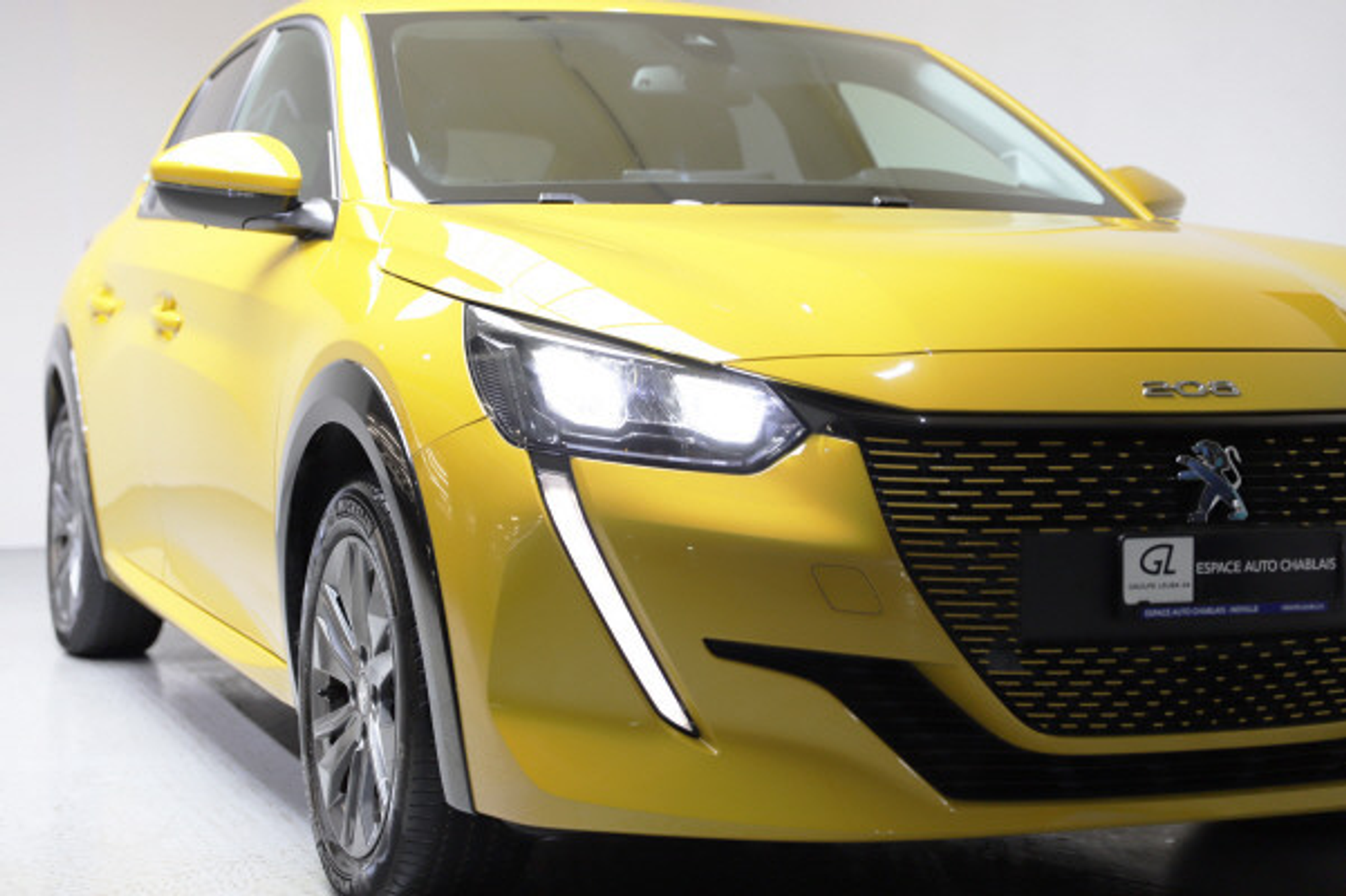 listing desktop thumbnail image 1