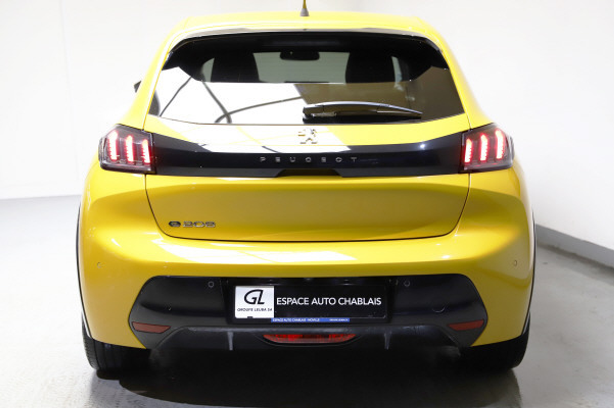 listing desktop thumbnail image 5