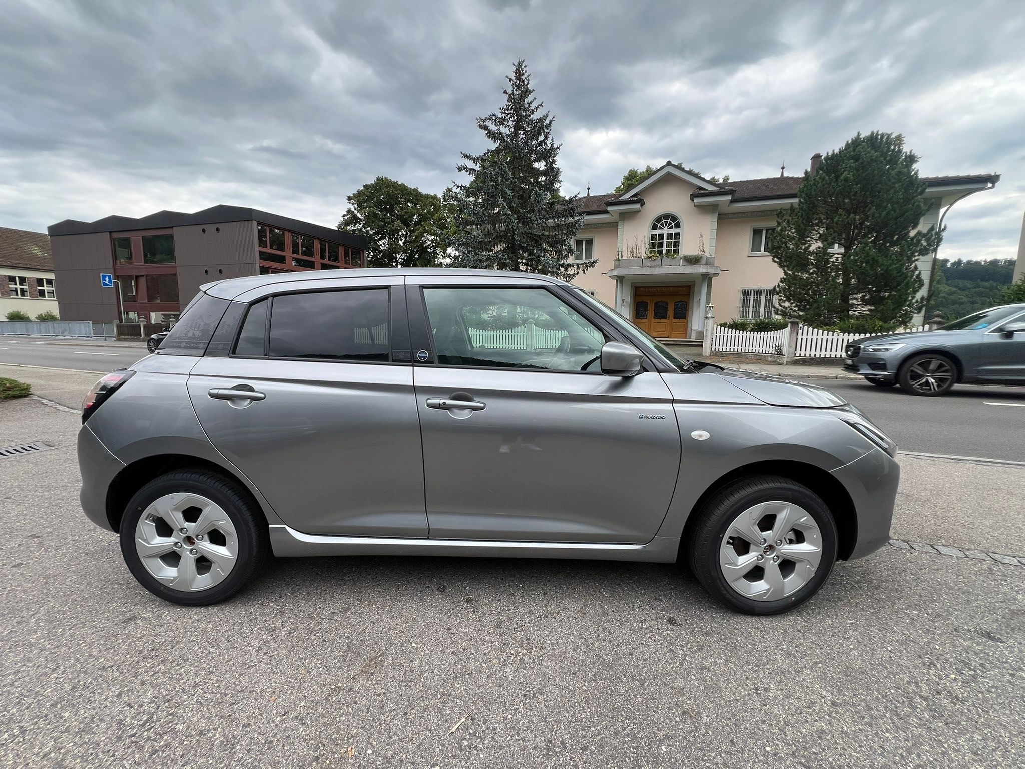 listing desktop thumbnail image 5