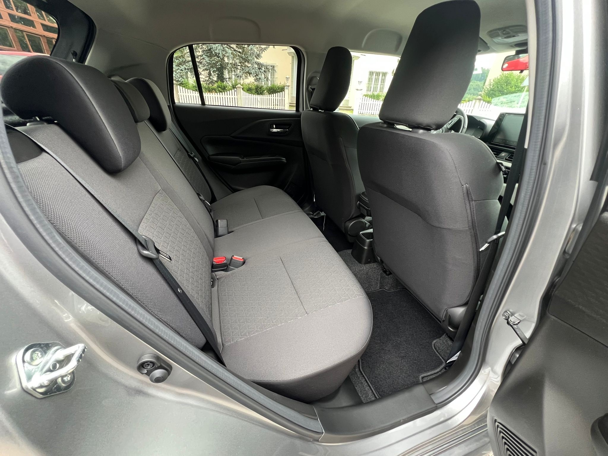 listing desktop thumbnail image 11