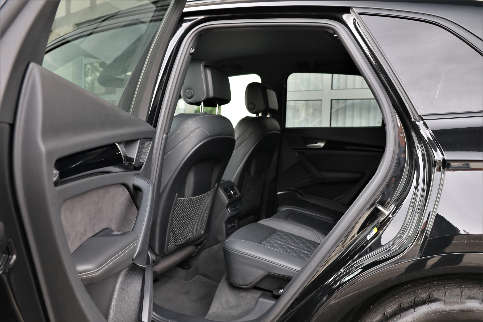 listing desktop thumbnail image 9