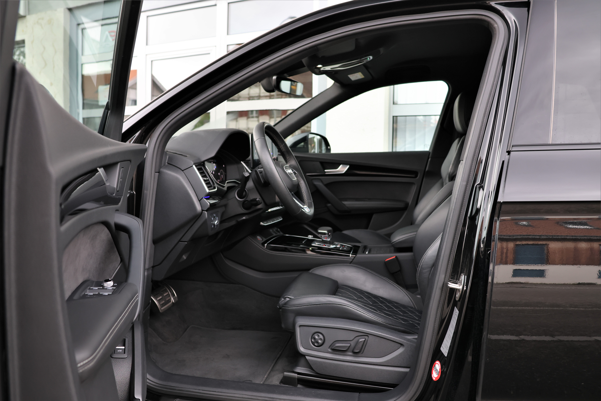 listing desktop thumbnail image 6