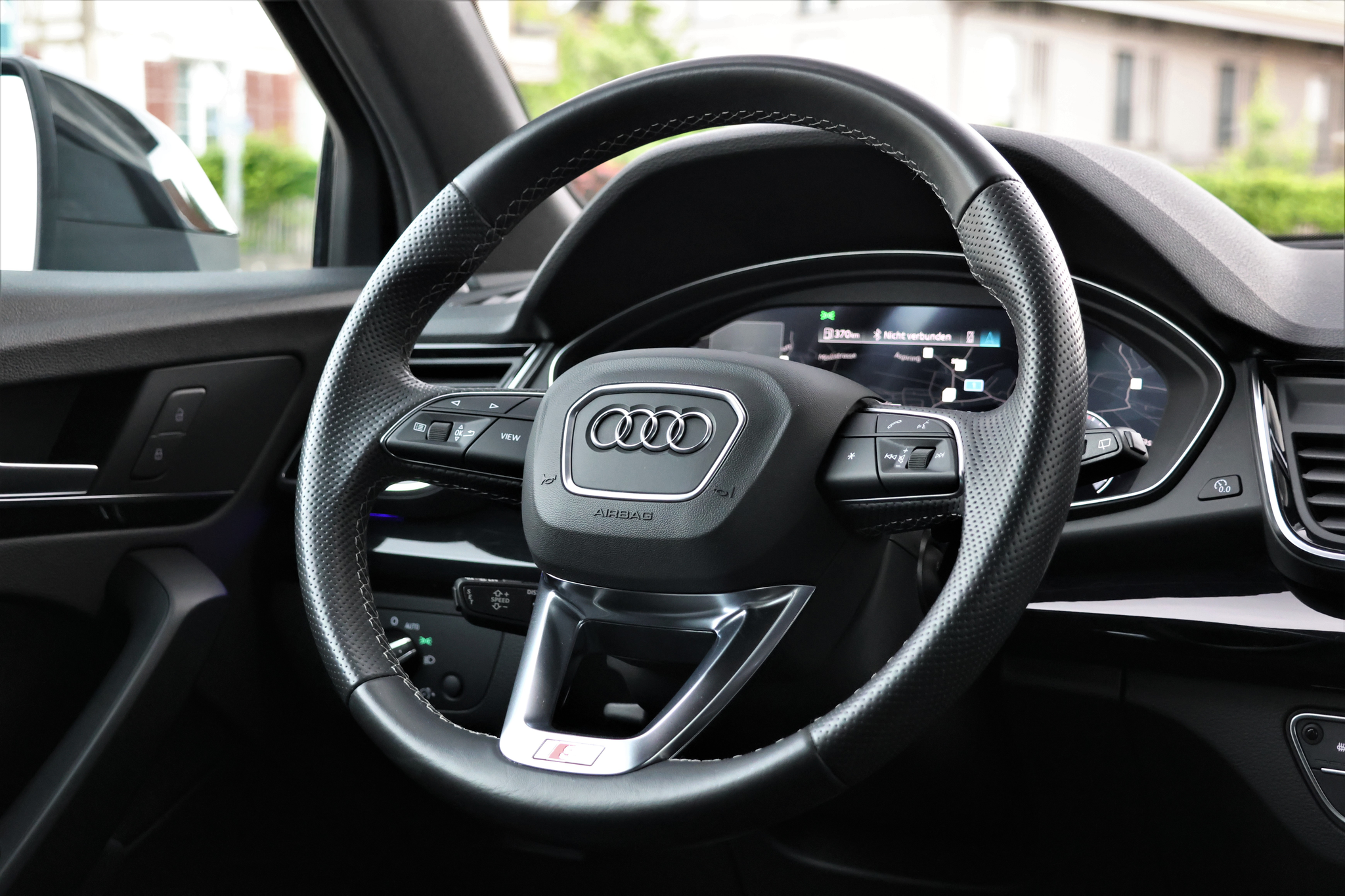 listing desktop thumbnail image 12