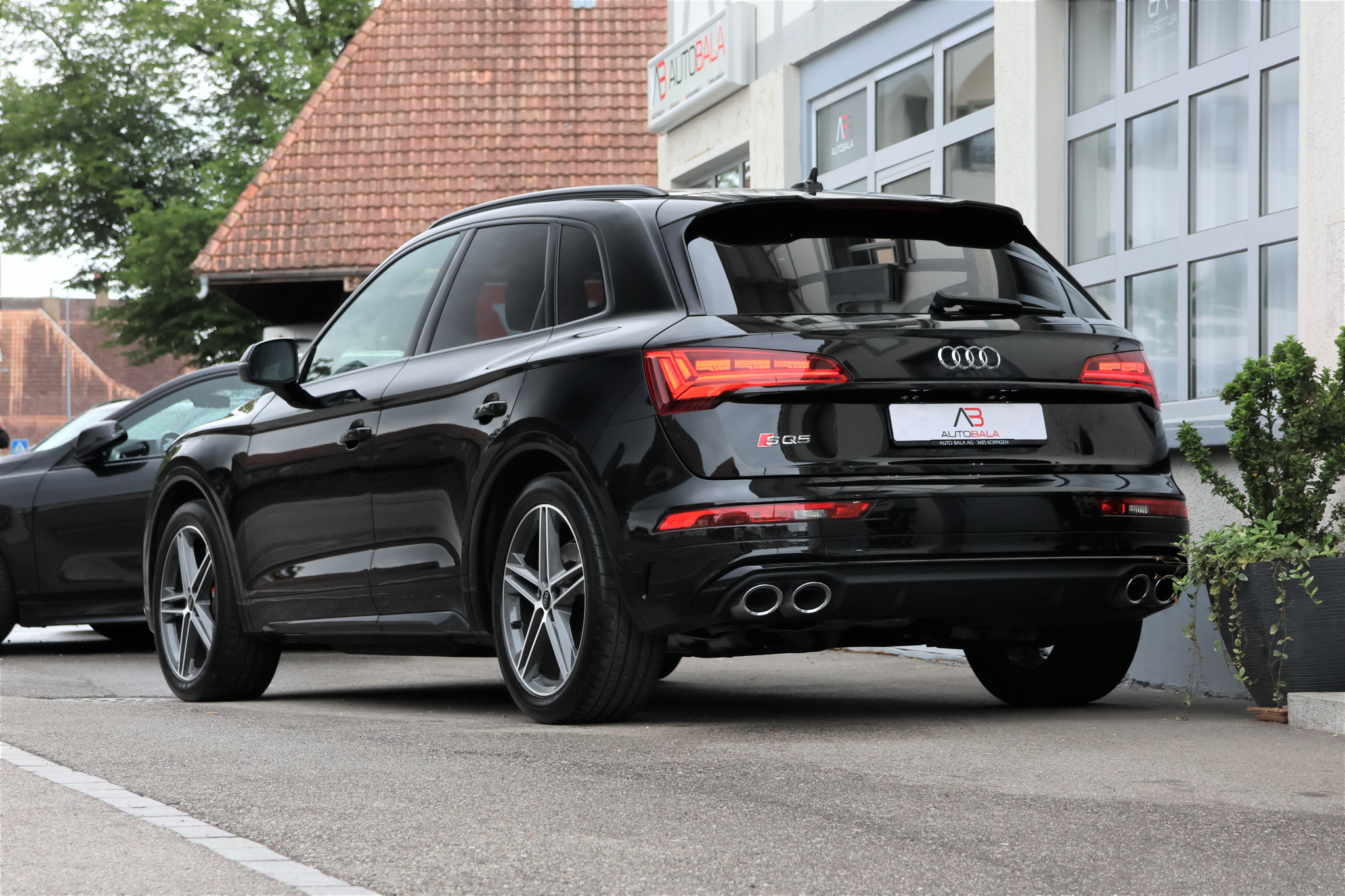 listing desktop thumbnail image 2