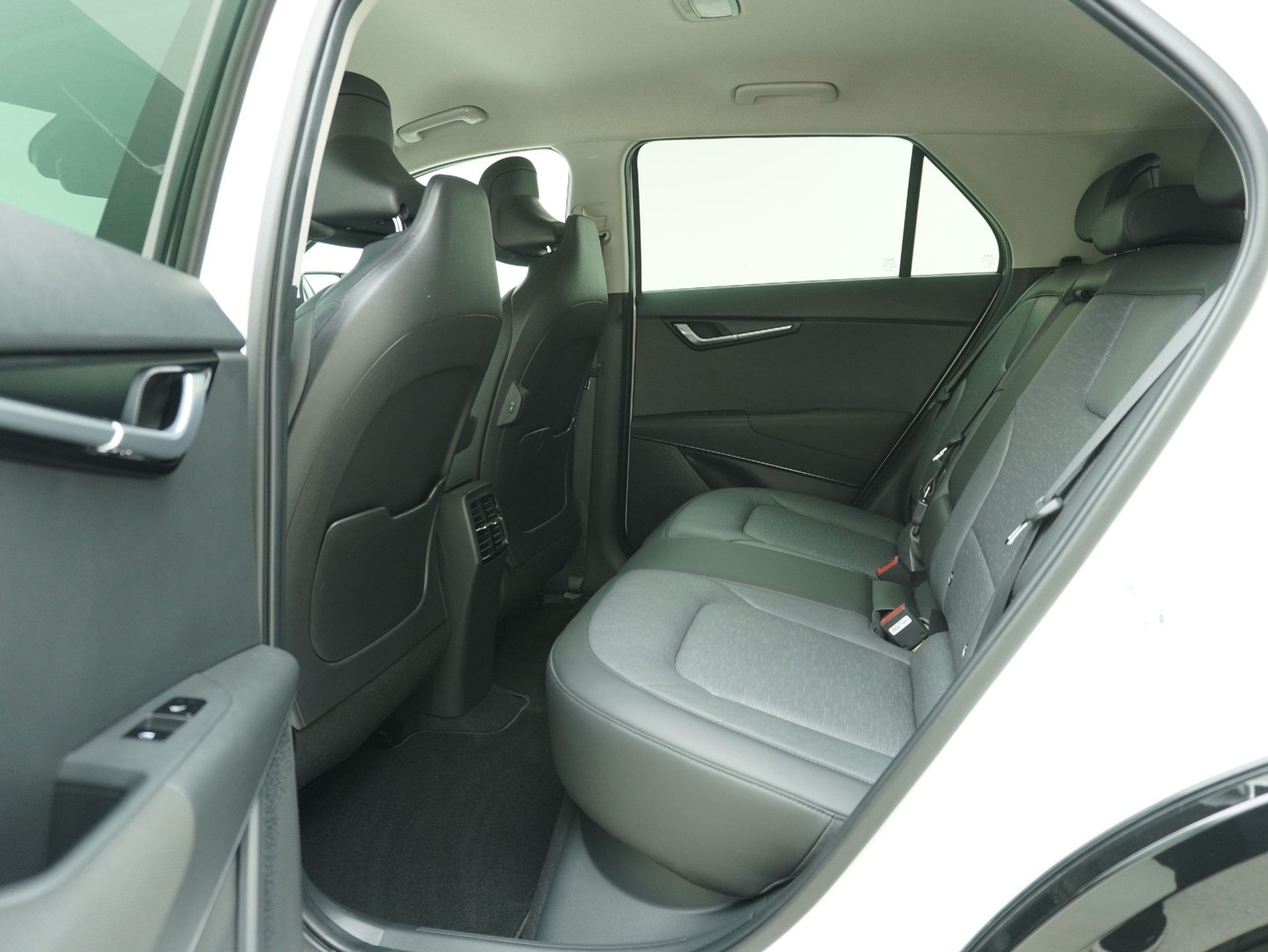 listing desktop thumbnail image 11