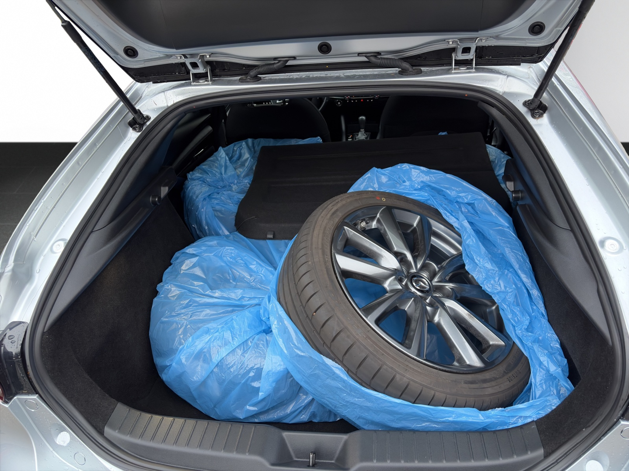 listing desktop thumbnail image 6