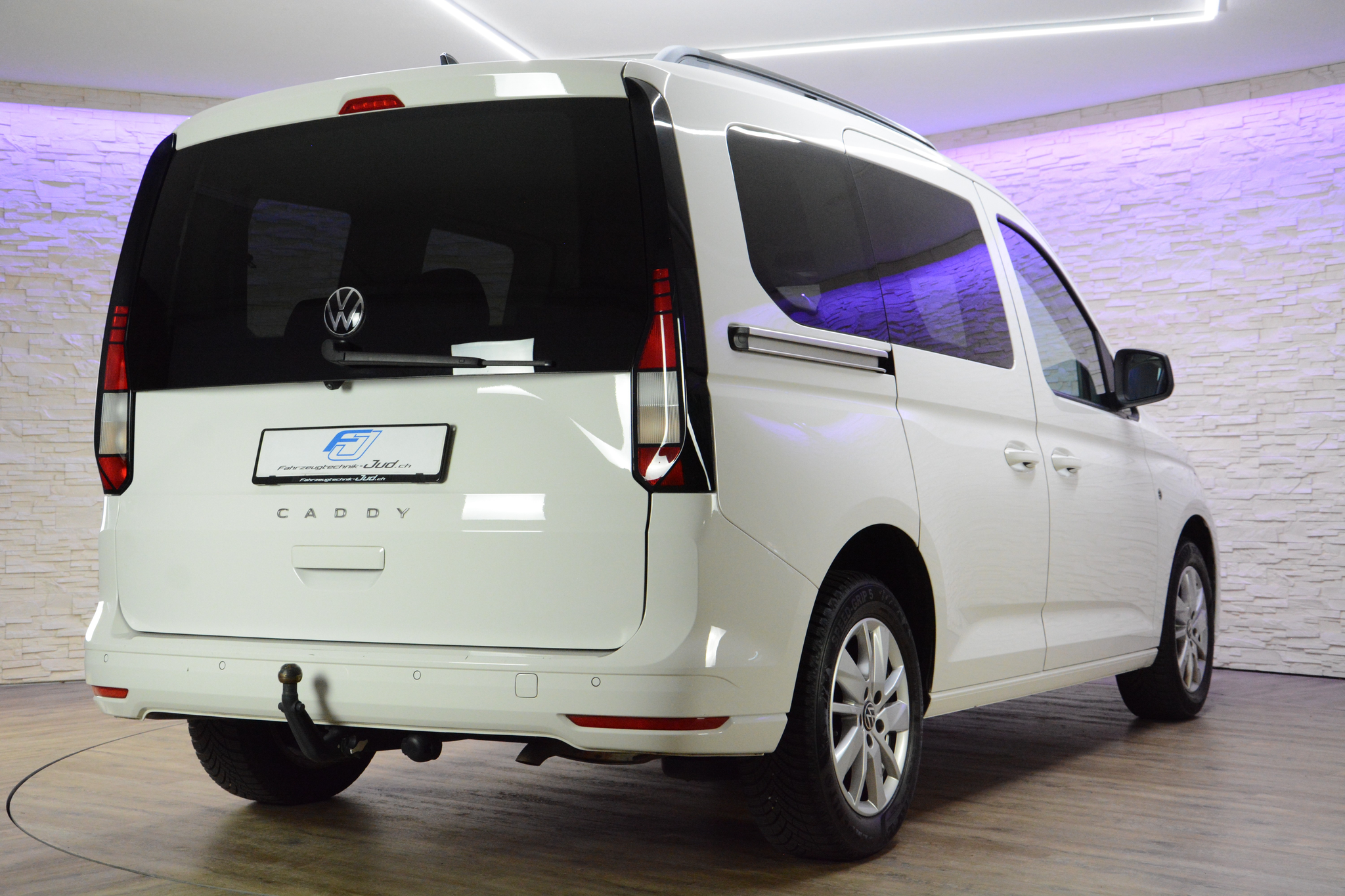 listing desktop thumbnail image 5