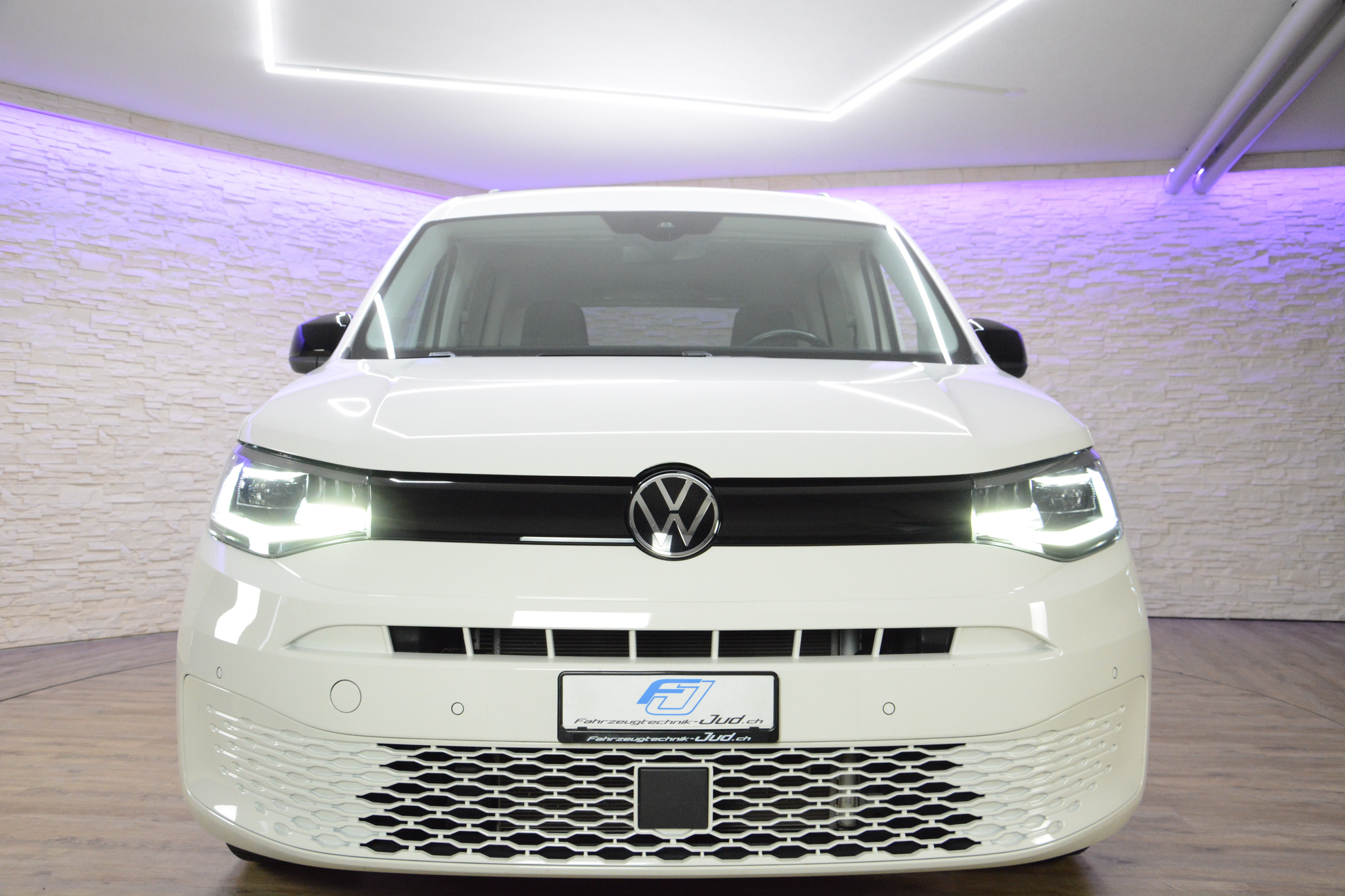 listing desktop thumbnail image 16