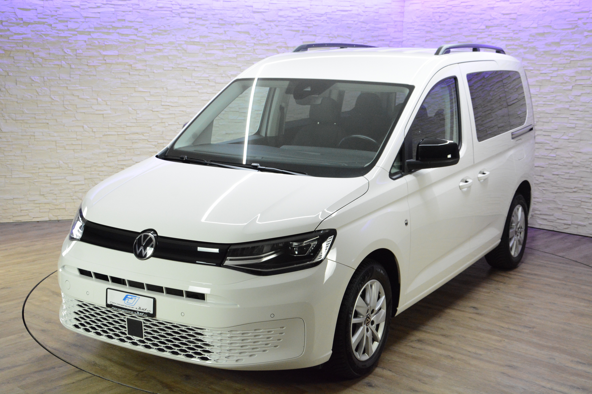 listing desktop thumbnail image 6