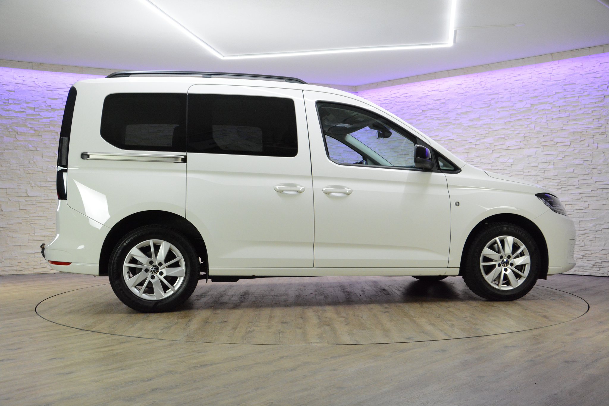 listing desktop thumbnail image 3