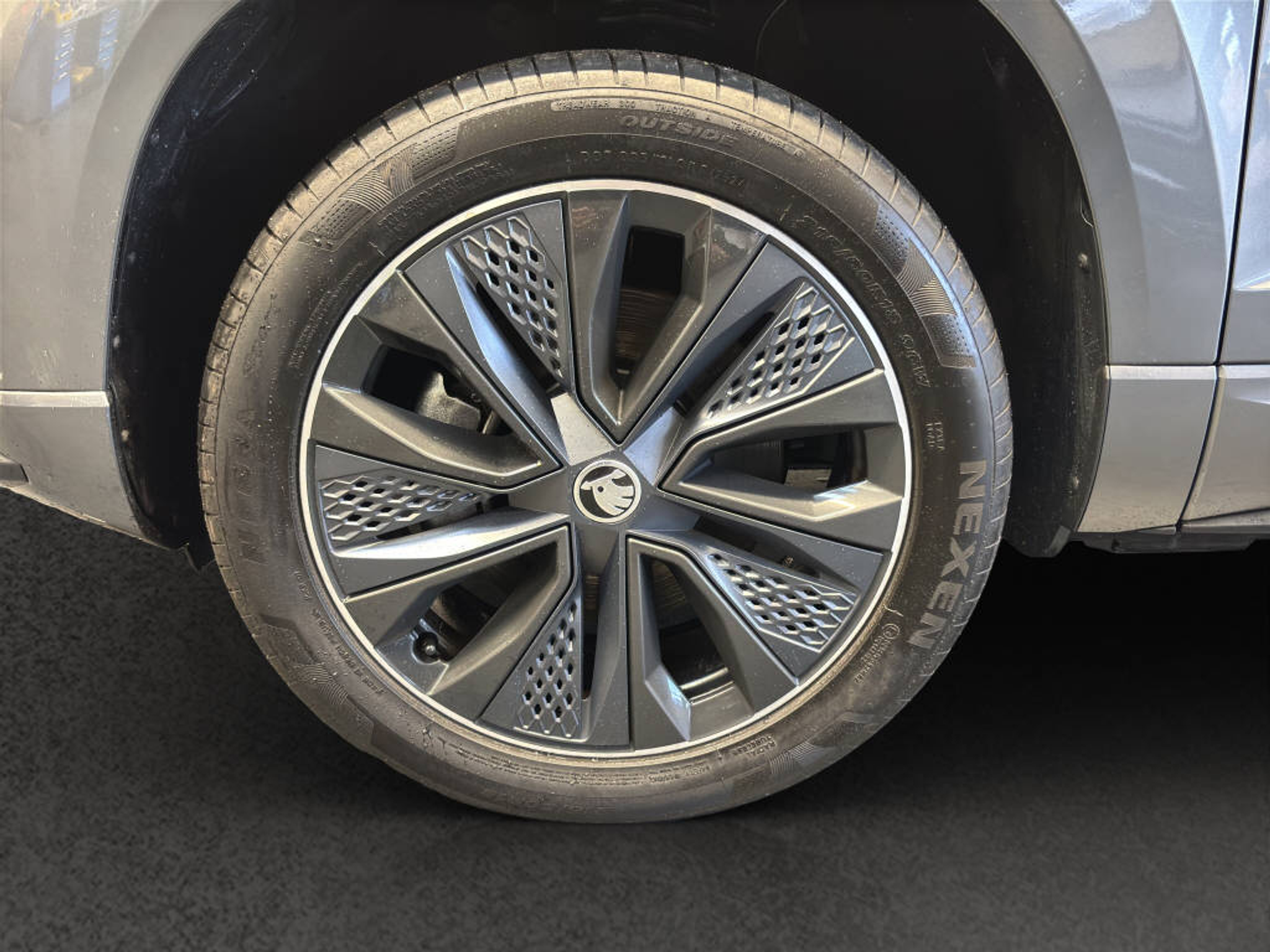 listing desktop thumbnail image 17