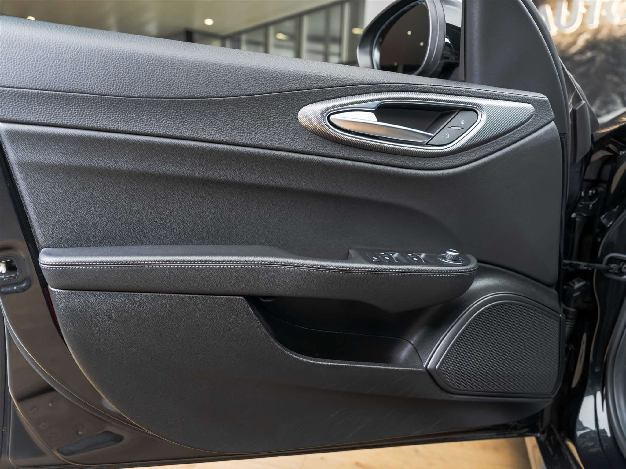 listing desktop thumbnail image 22