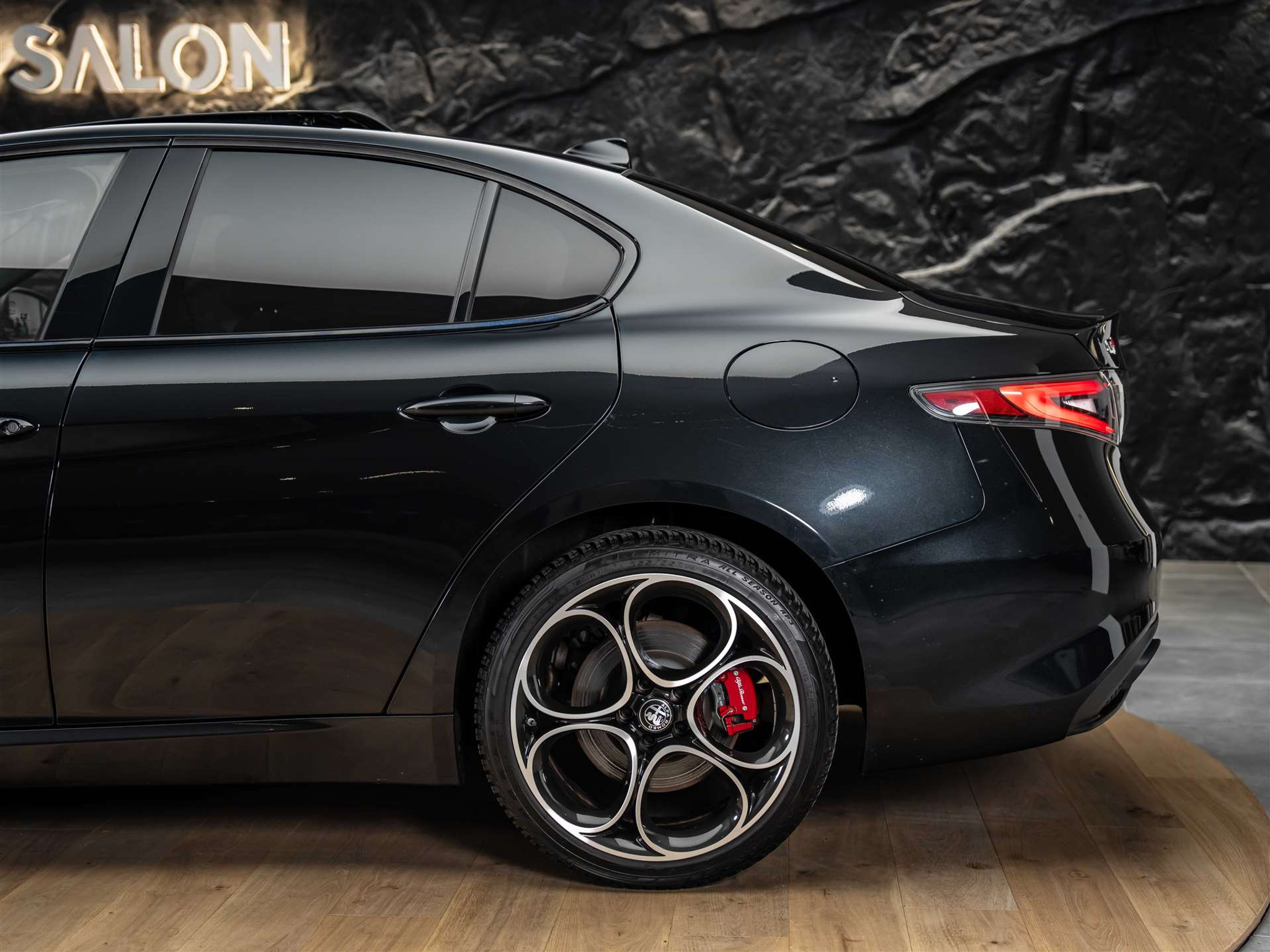 listing desktop thumbnail image 20