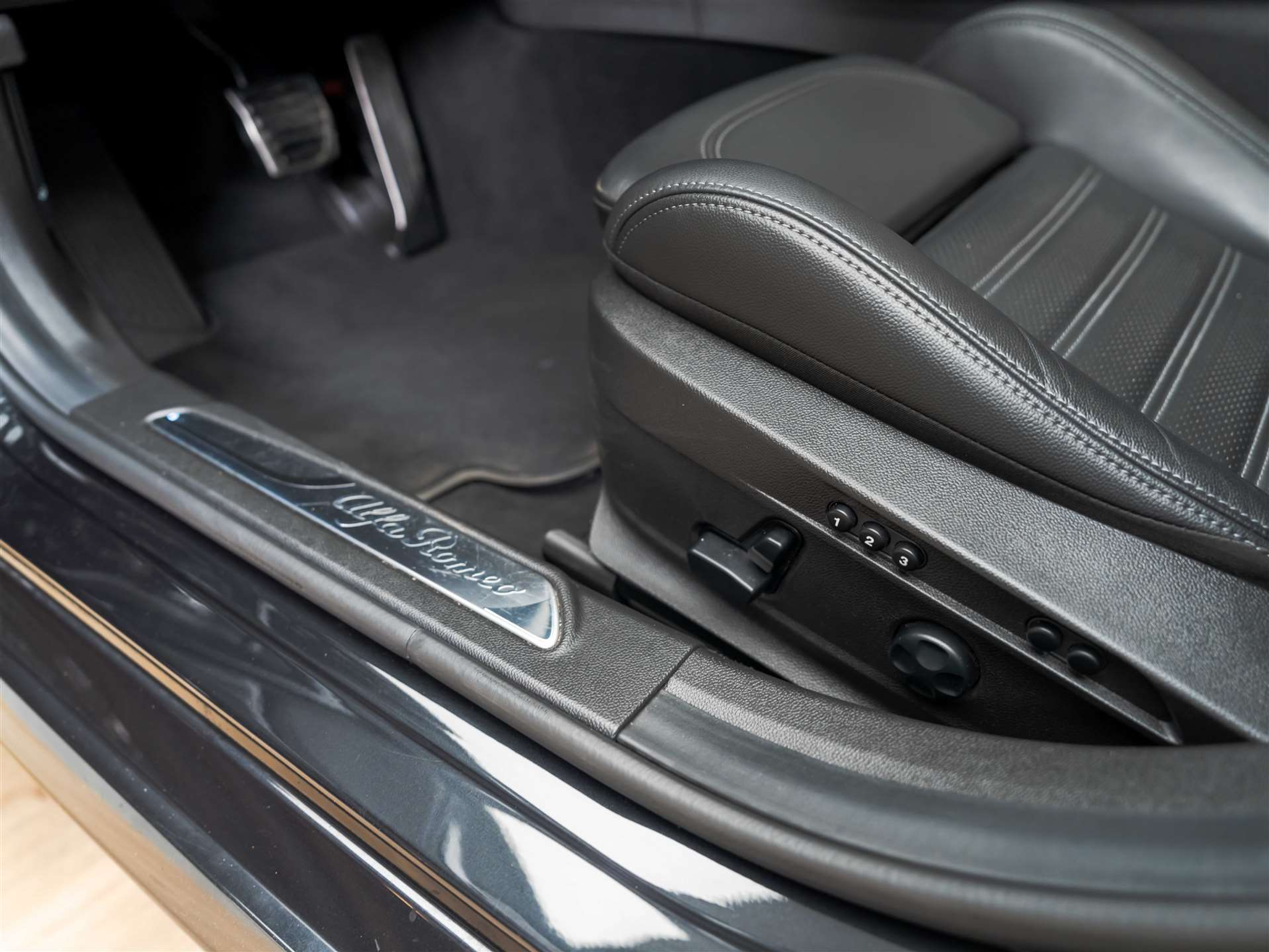 listing desktop thumbnail image 10