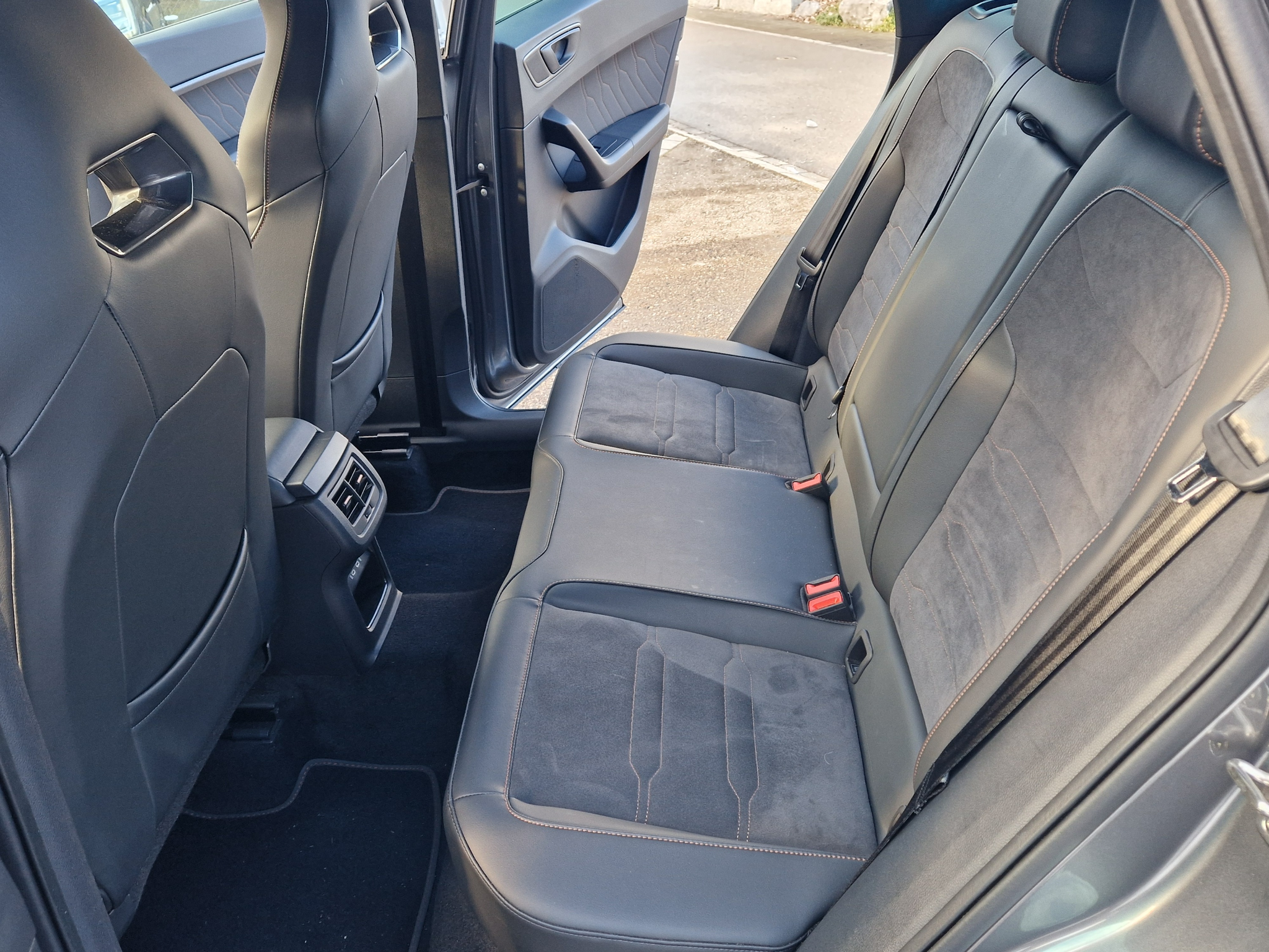 listing desktop thumbnail image 9