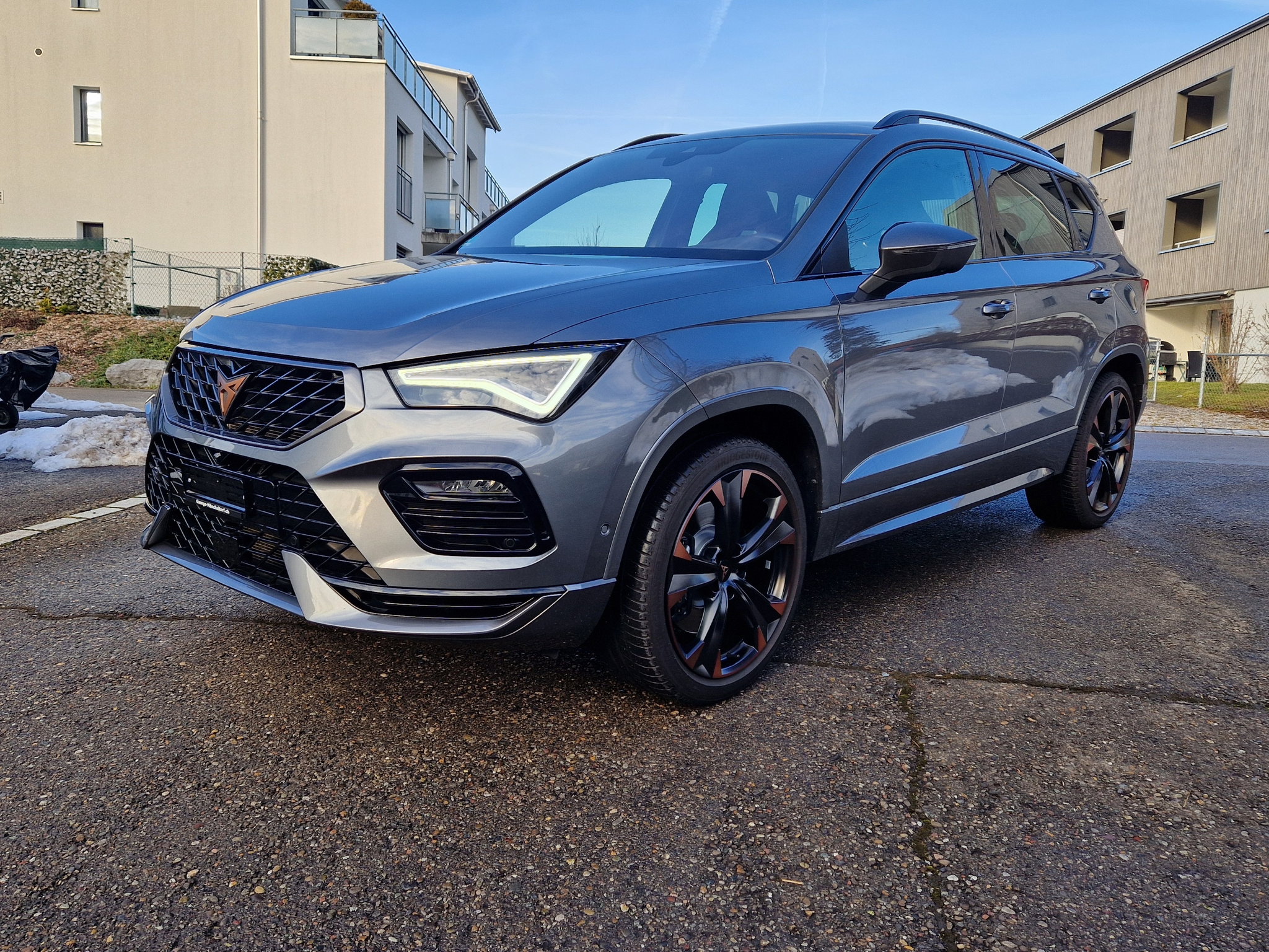 listing desktop thumbnail image 1